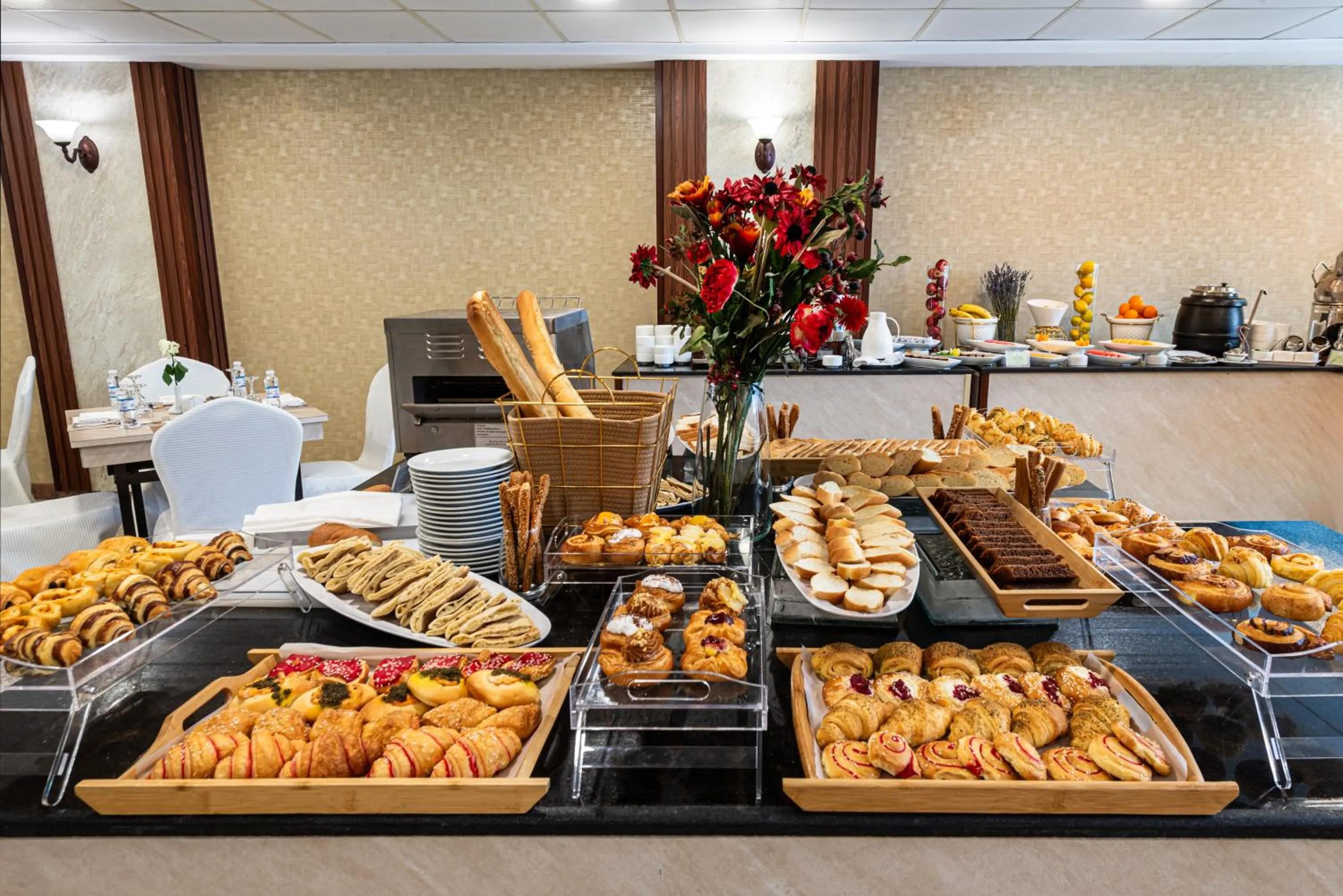 Food in Al Ansar Palace Golden Tulip Hotel