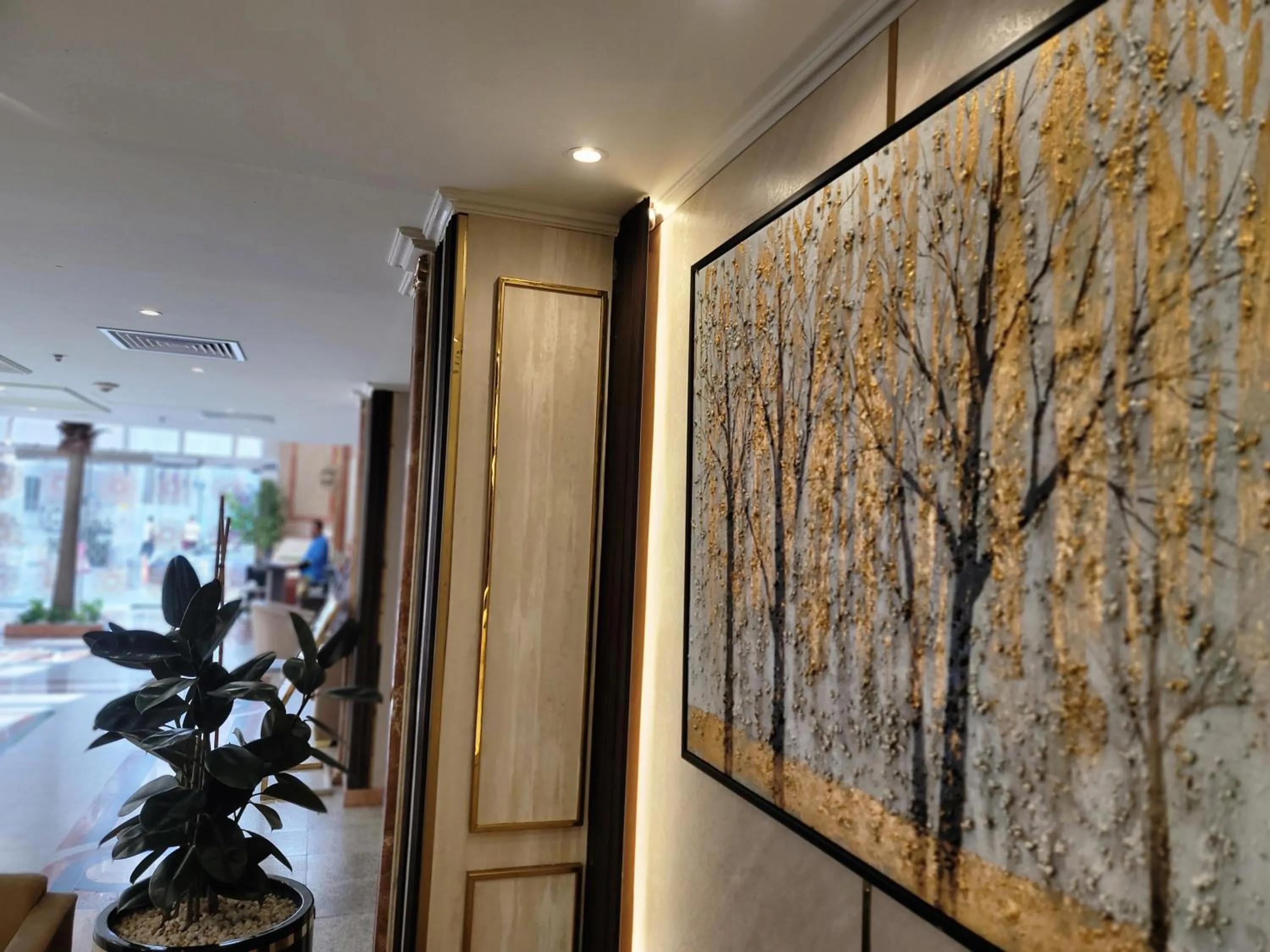 Al Ansar Palace Golden Tulip Hotel