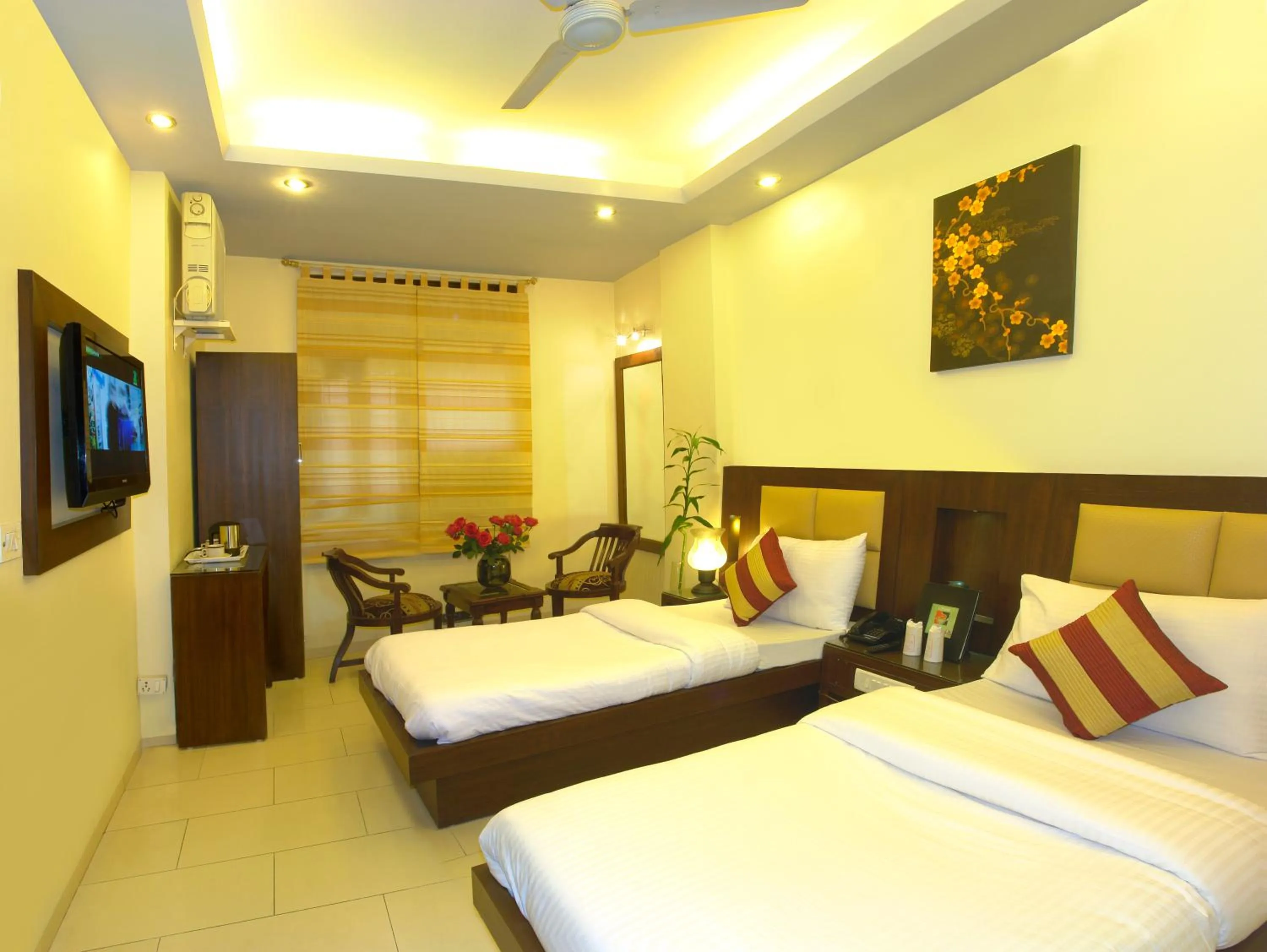 Coffee/tea facilities, Bed in Hotel Sita International