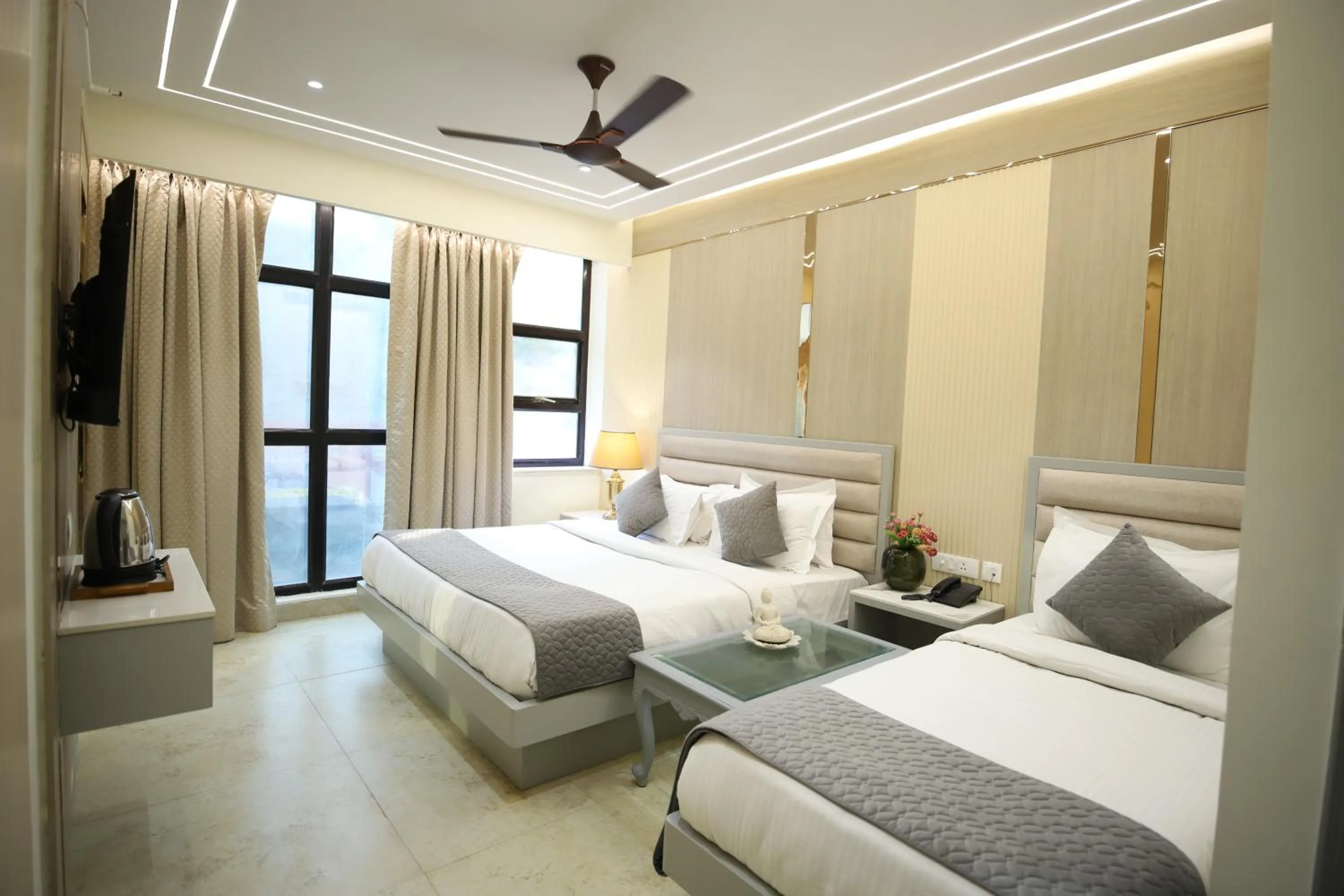 Coffee/tea facilities, Bed in Hotel Sita International