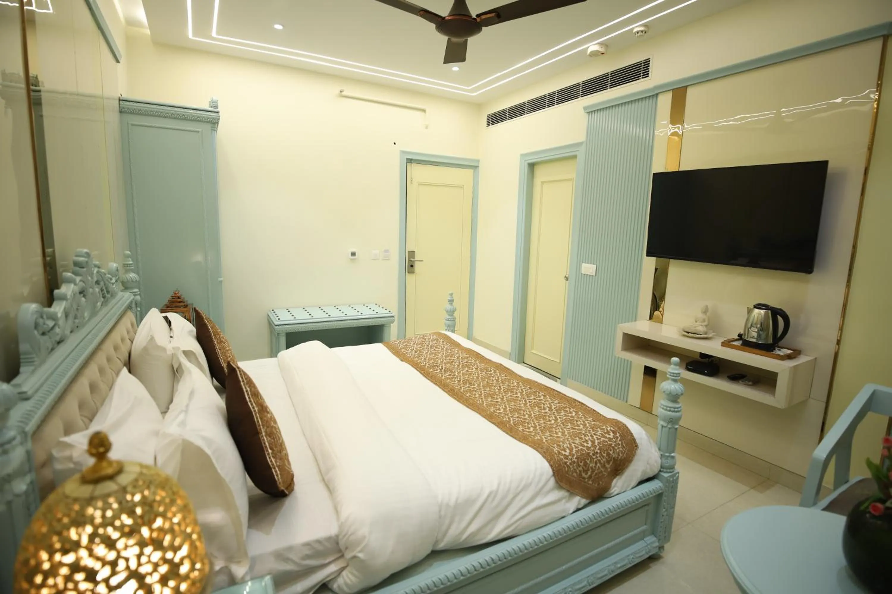 Bedroom, Bed in Hotel Sita International