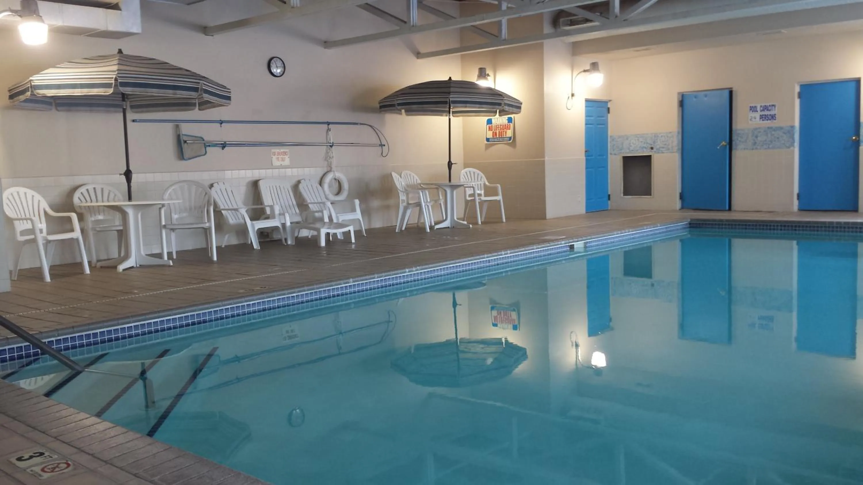 Swimming pool in GrandStay Hotel & Suites Hastings