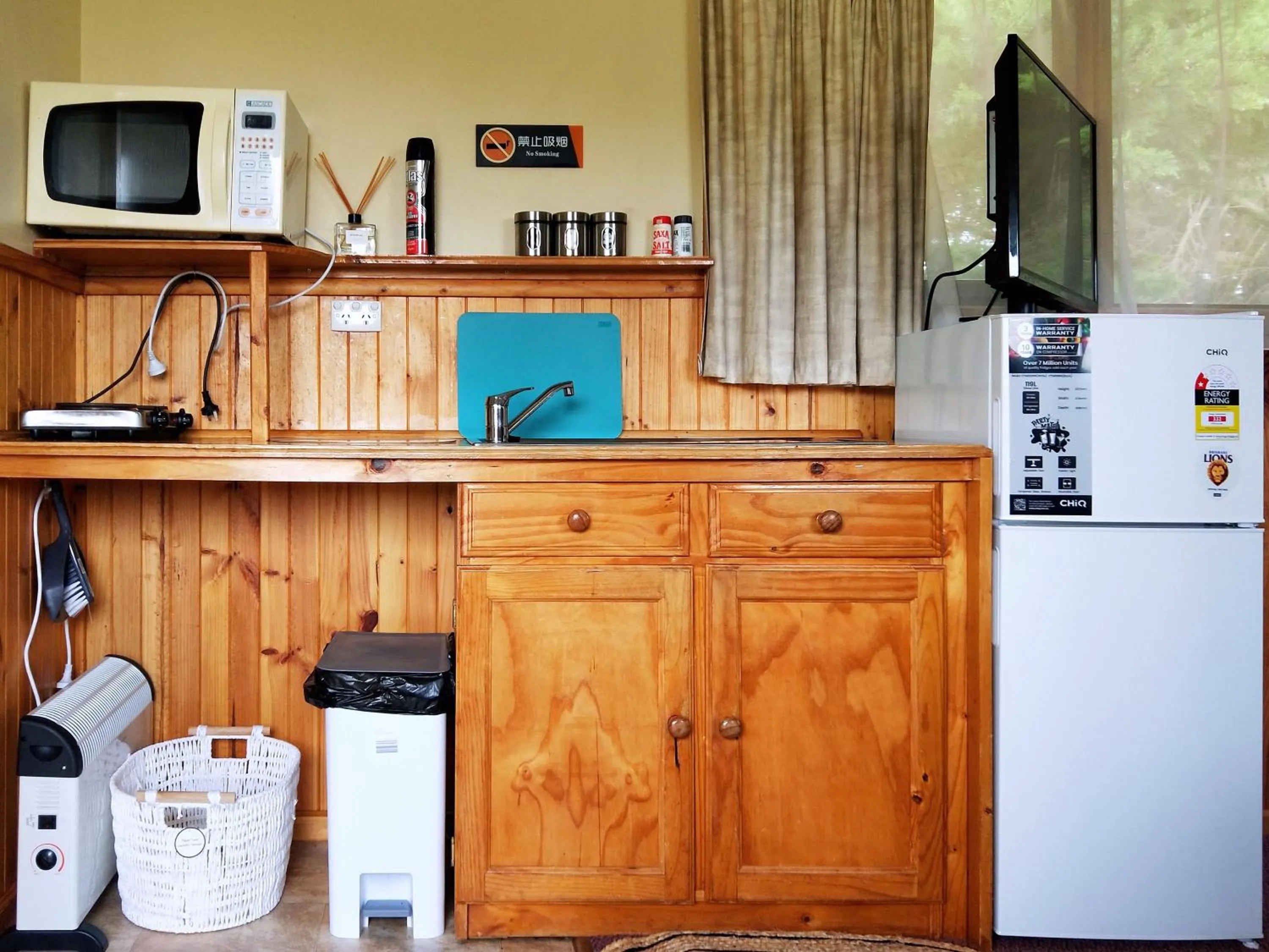Kitchen or kitchenette in Twelve Apostles Motel & Country Retreat