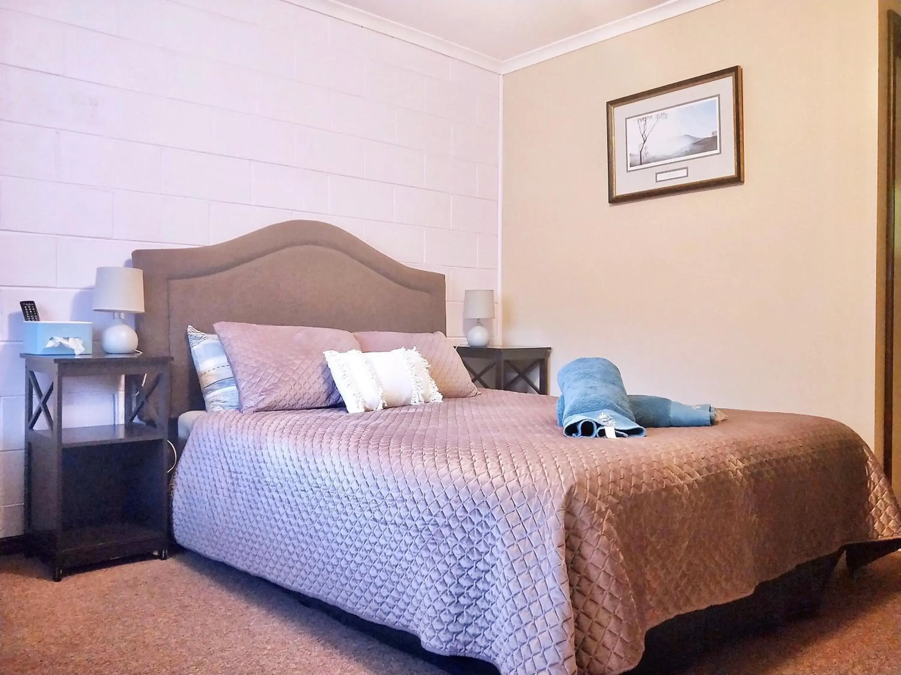 Pet Friendly - Comfort Queen Bed Room in Twelve Apostles Motel & Country Retreat Pet Friendly - Comfort Queen Bed Room in Twelve Apostles Motel & Country Retreat