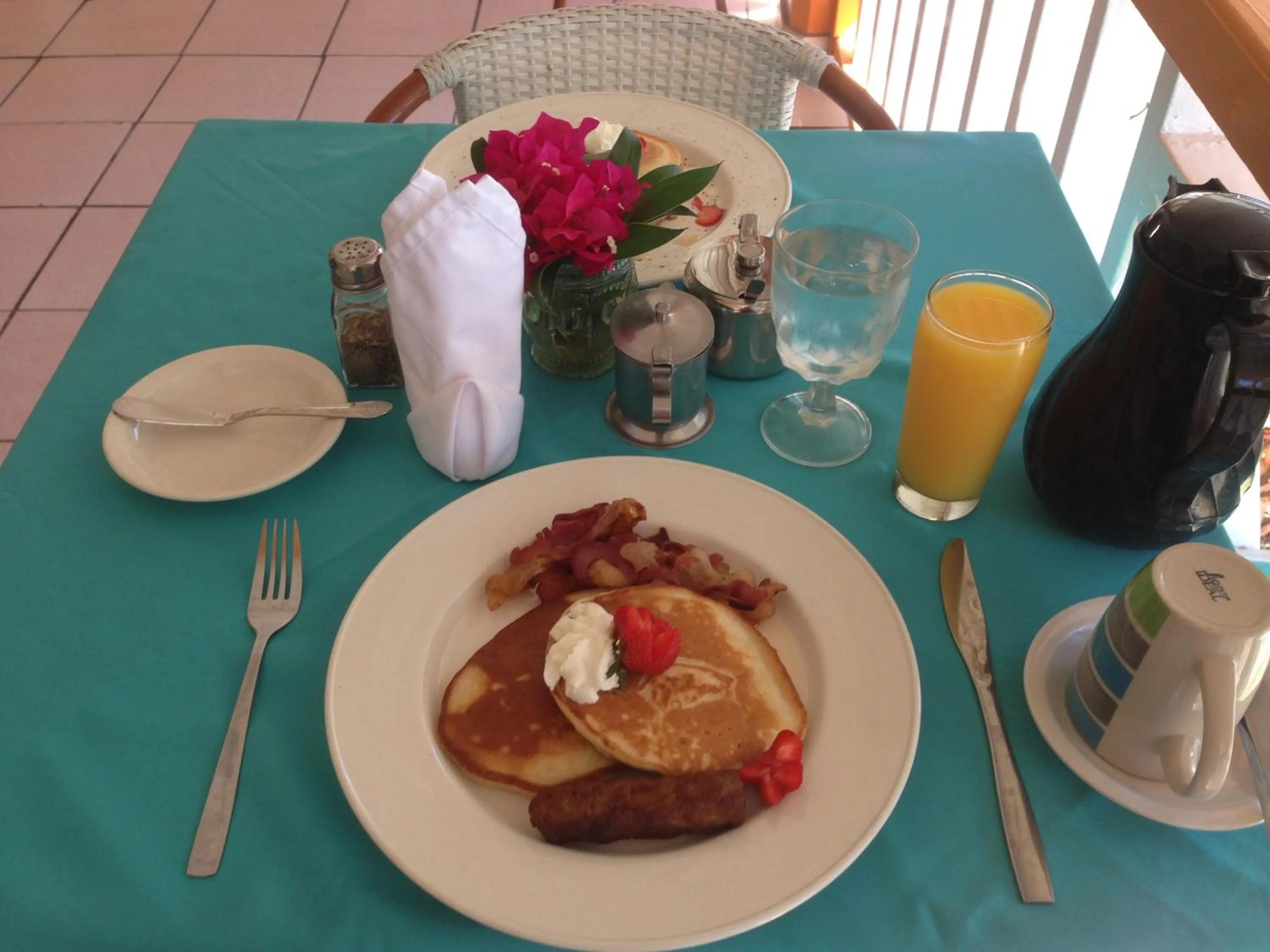 Breakfast in Bird Rock Beach Hotel