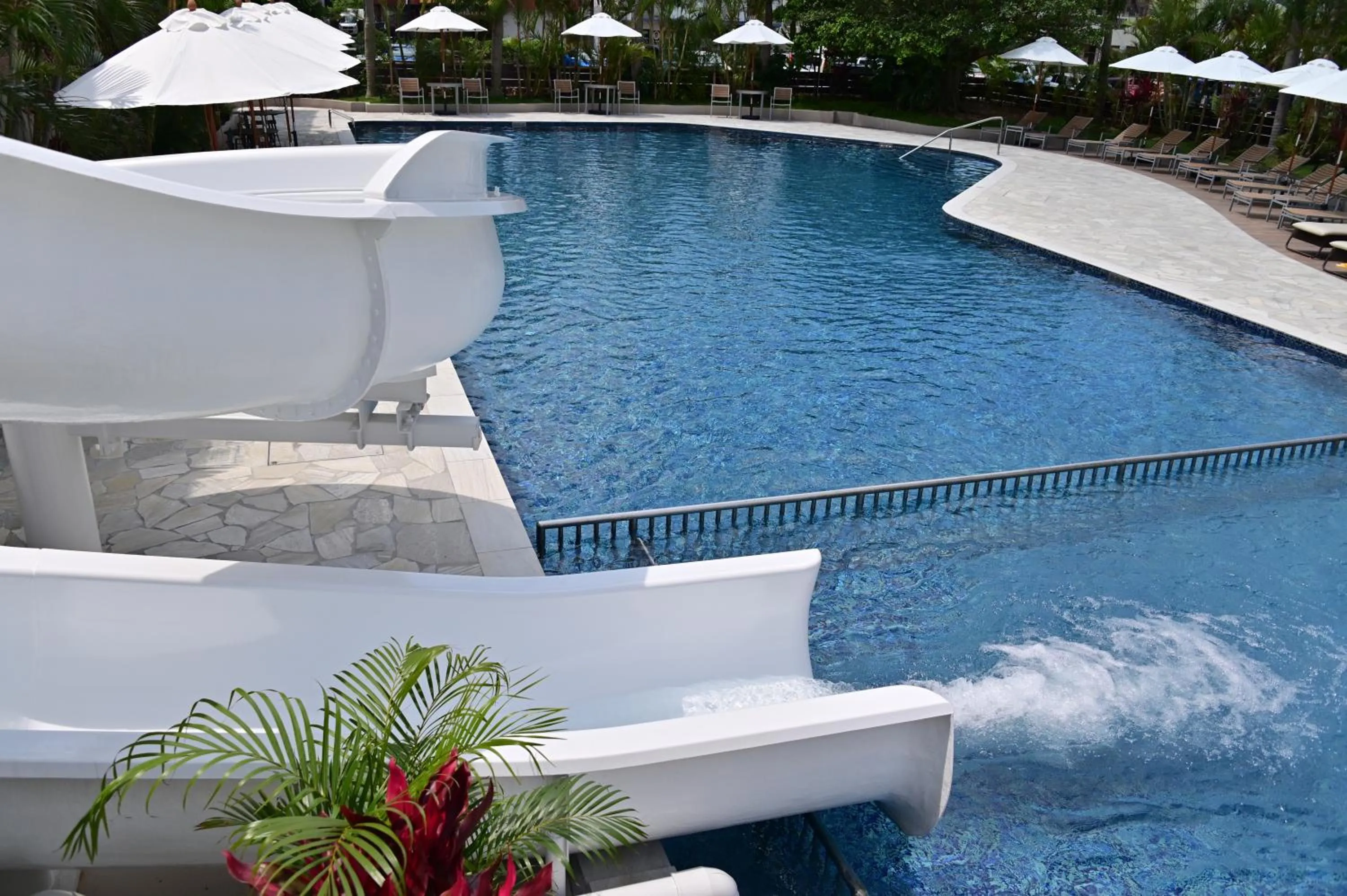 Swimming pool in Art Hotel Ishigakijima