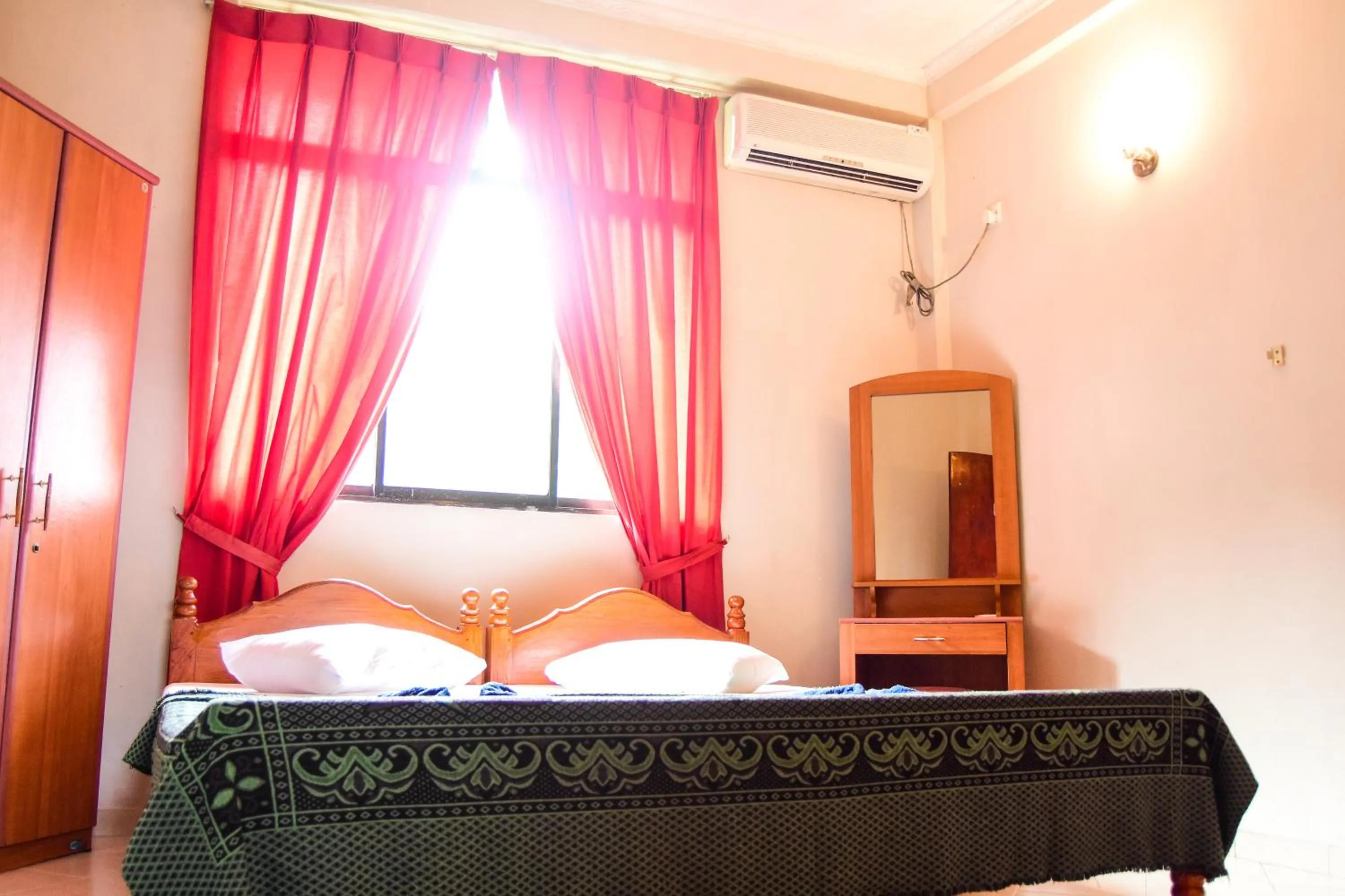 Bed in Kandy View Hotel