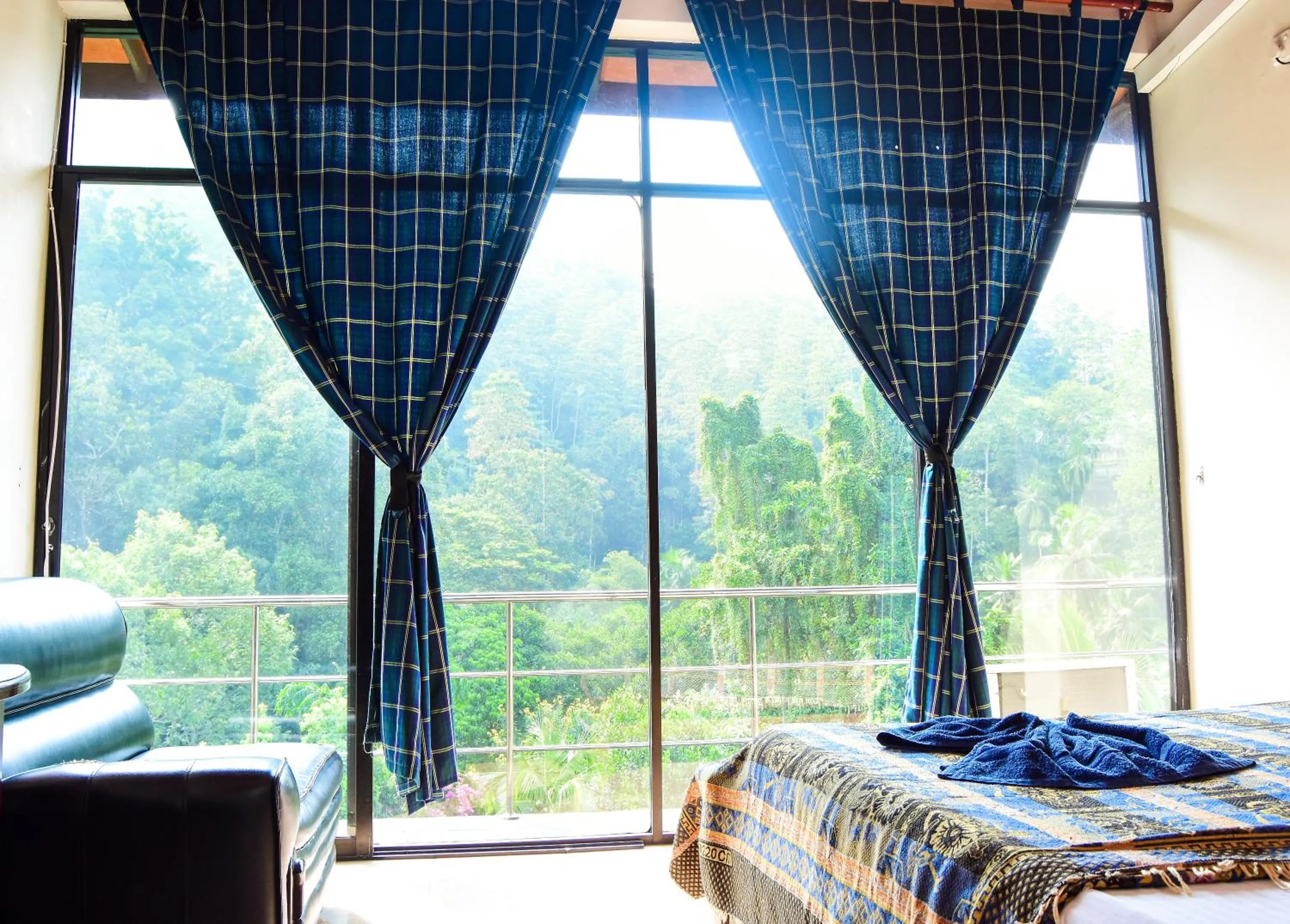Bed in Kandy View Hotel