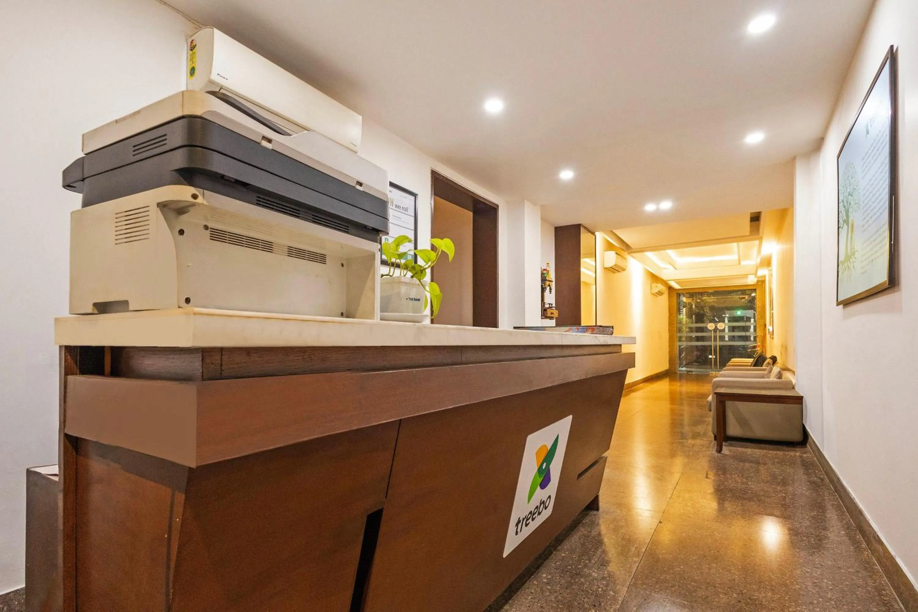 Lobby or reception in Treebo Royal Star