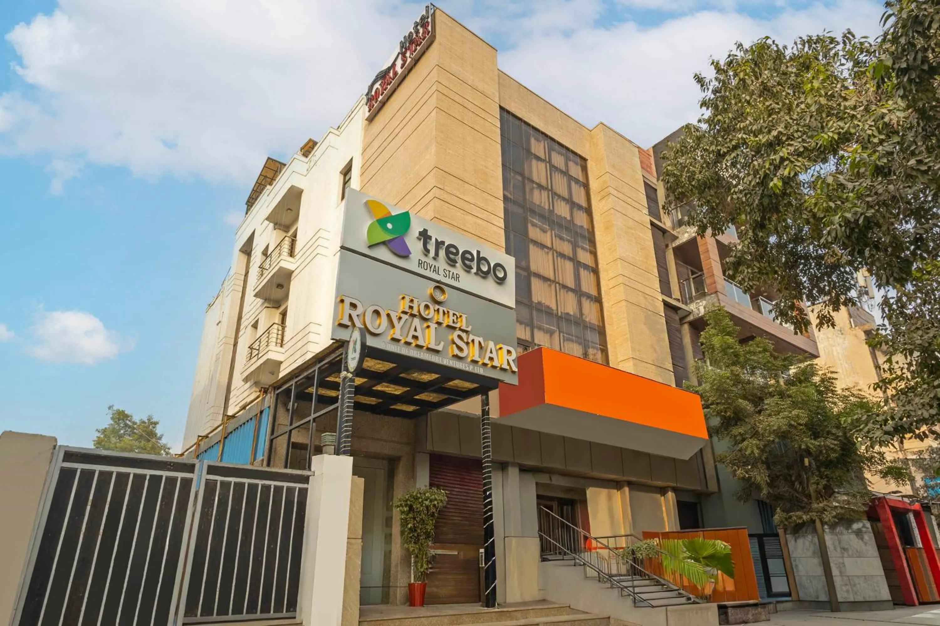 Property building in Treebo Royal Star