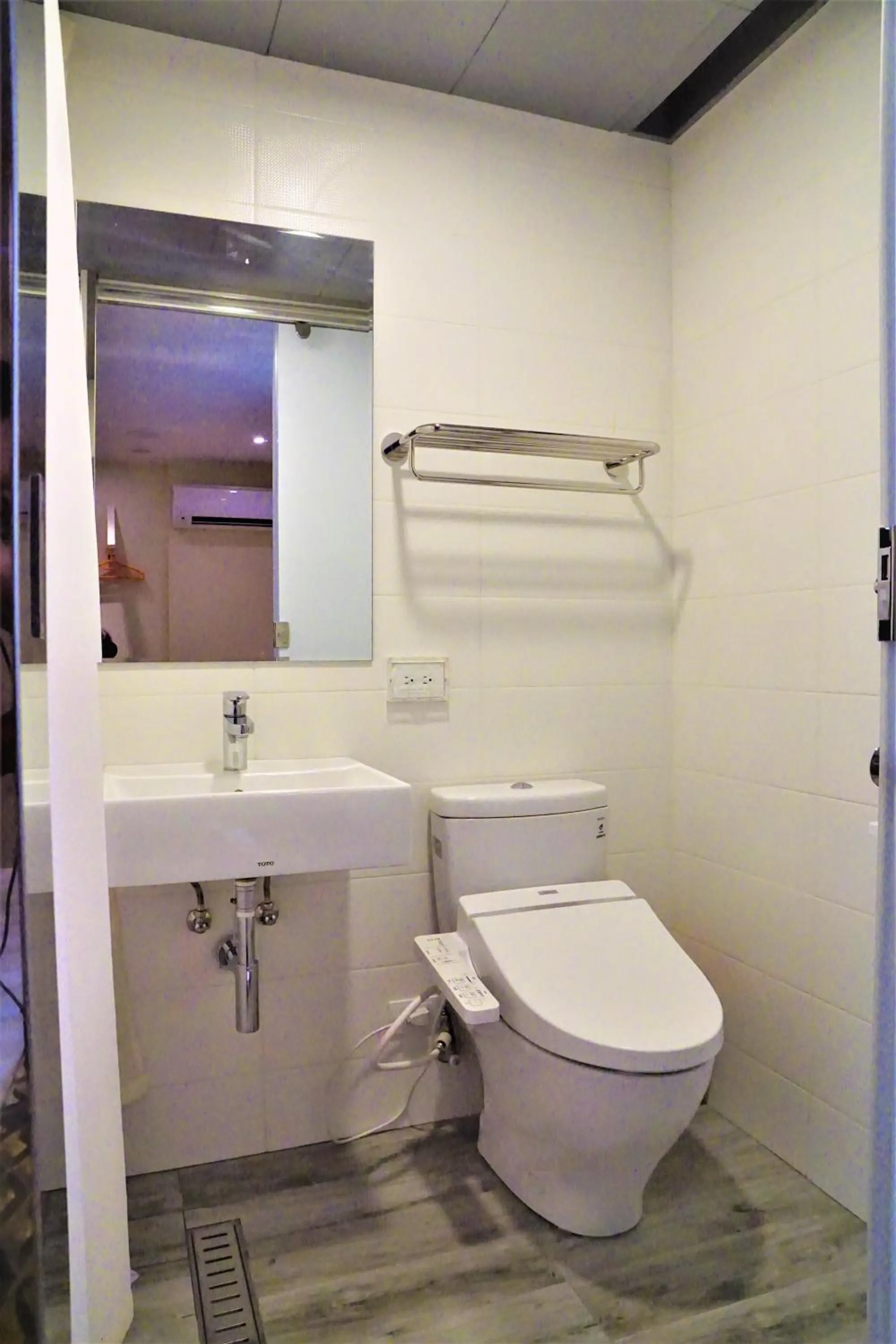 Bathroom in Dahshin Hotel