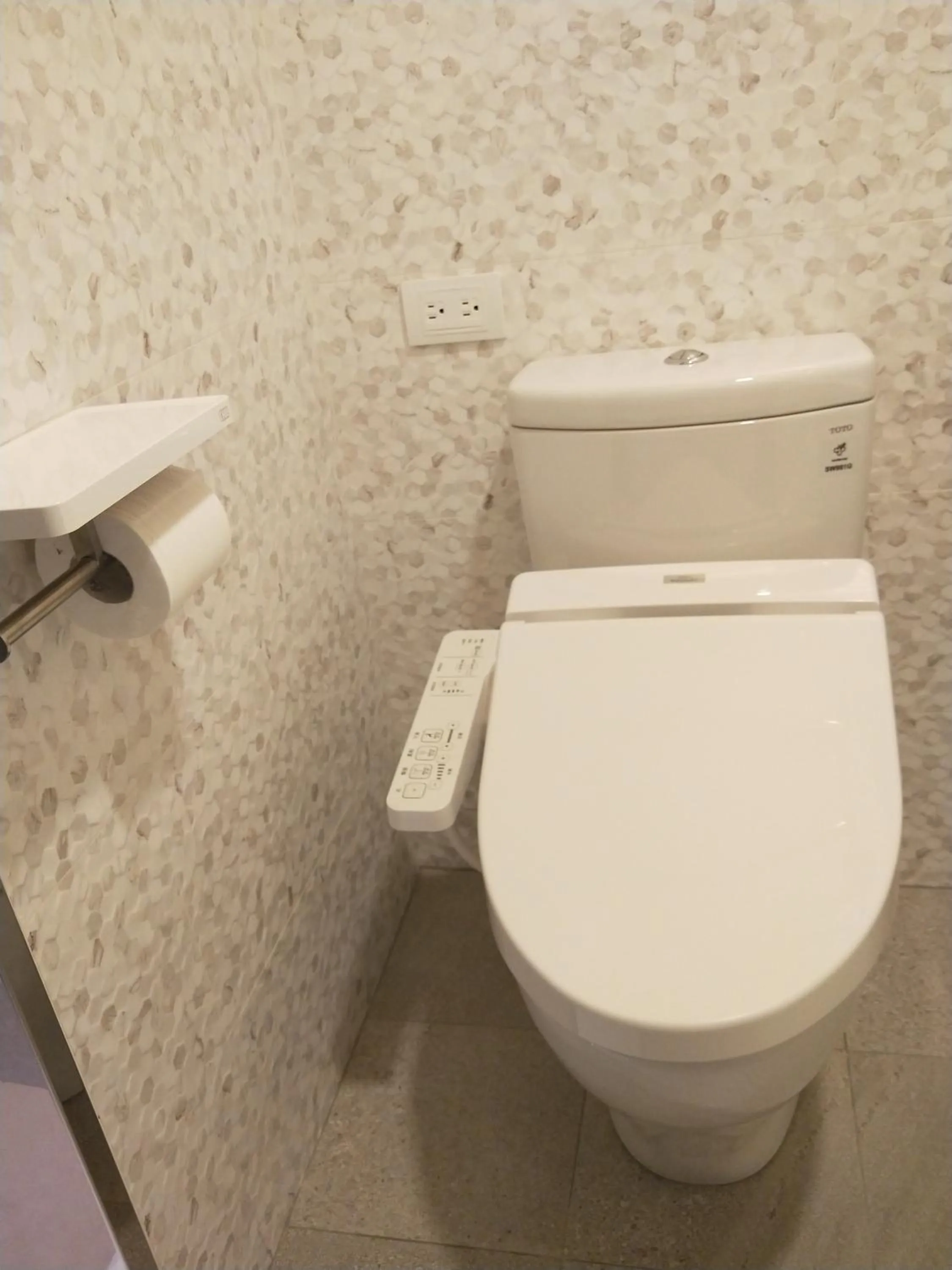 Bathroom in Dahshin Hotel