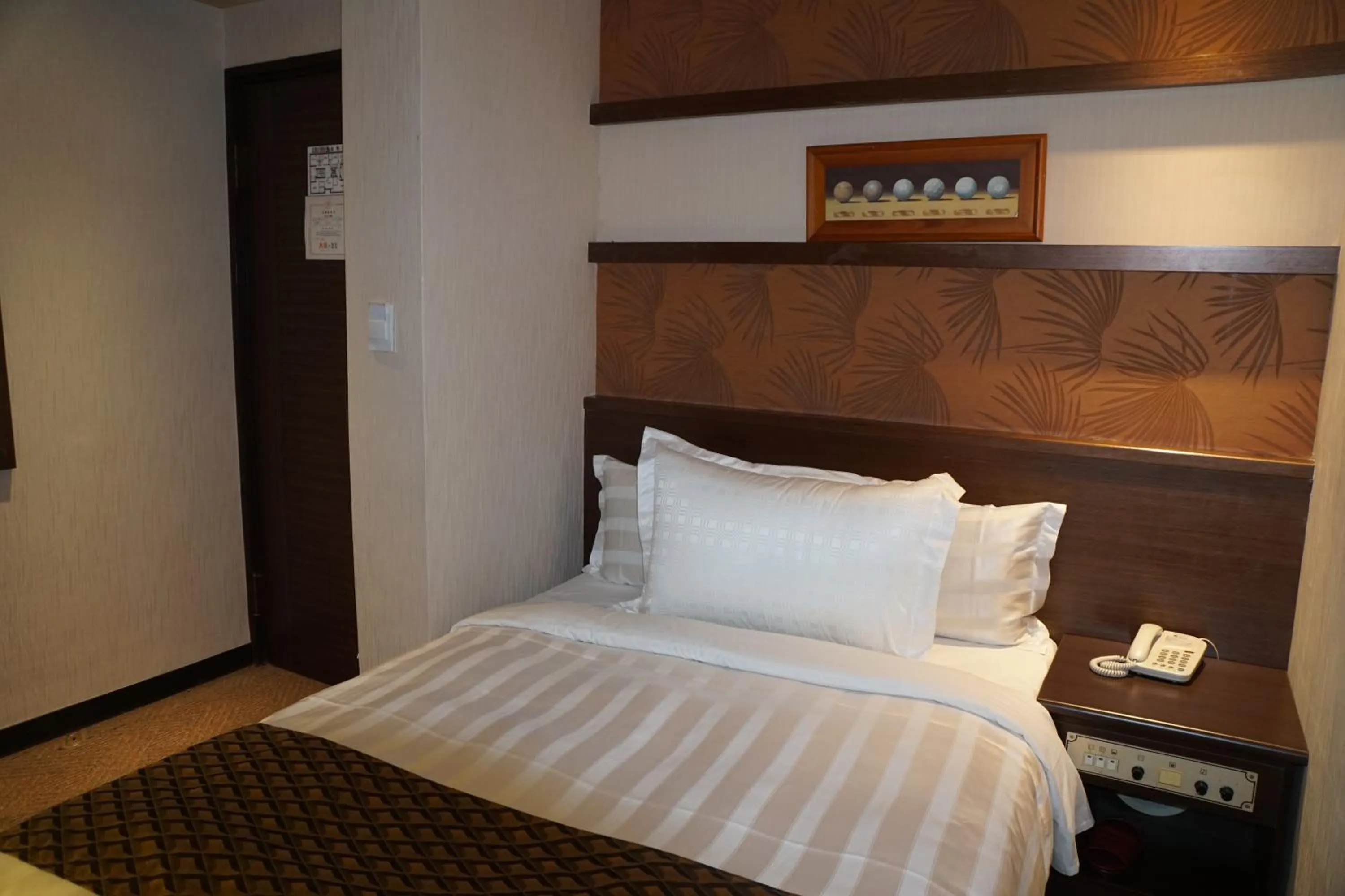 bunk bed, Bed in Dahshin Hotel