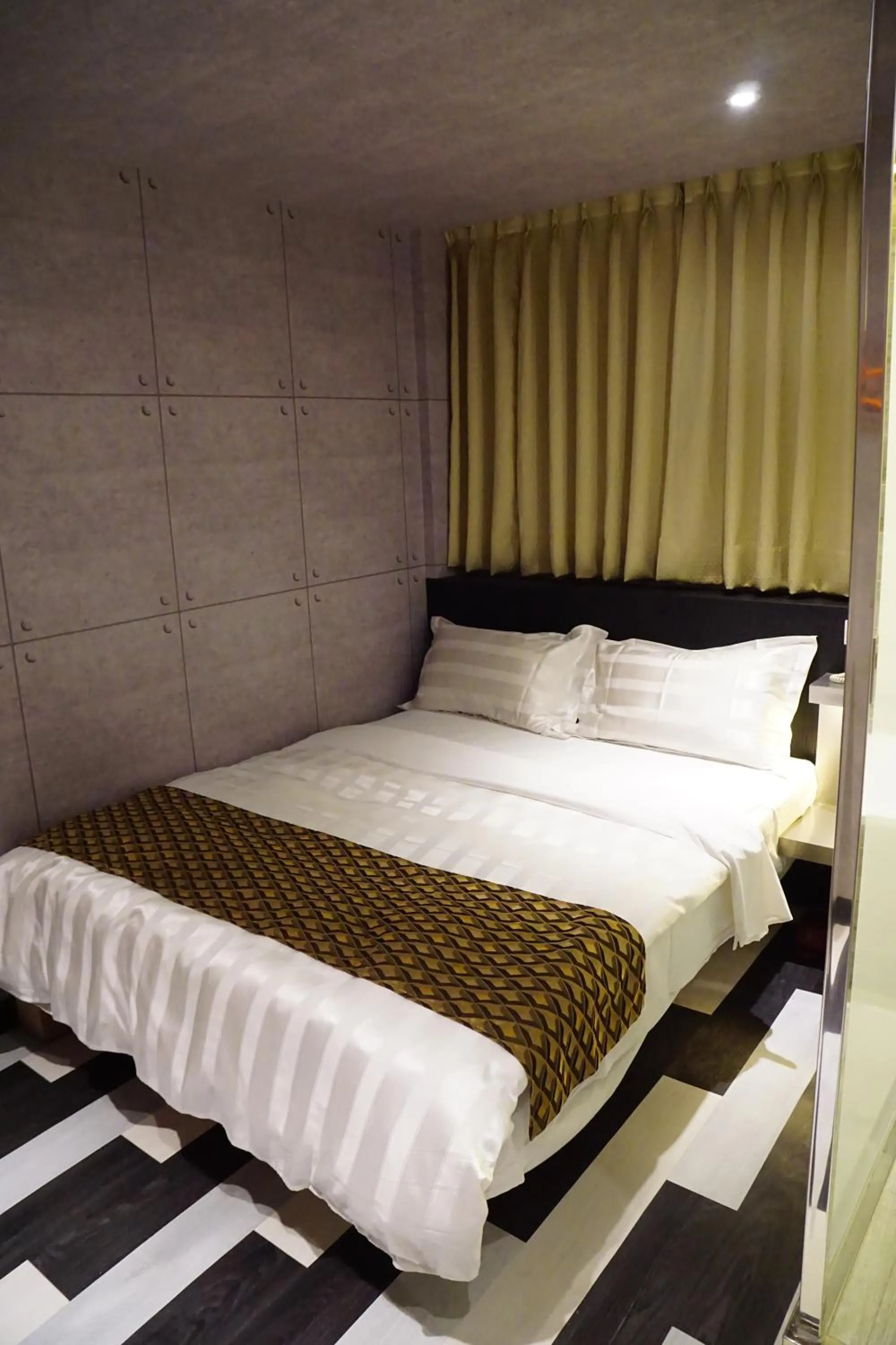 Bed in Dahshin Hotel