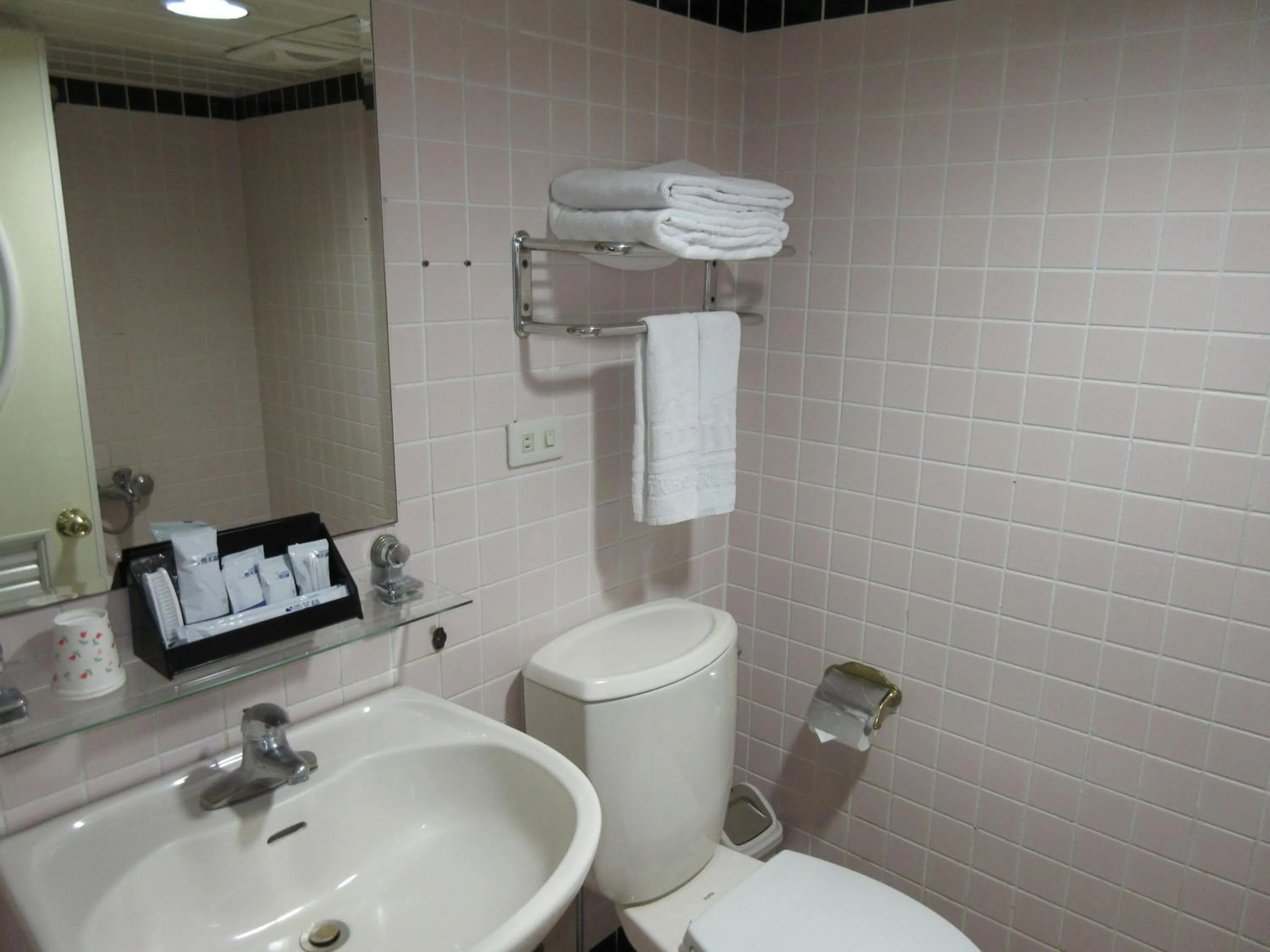 Bathroom in Dahshin Hotel