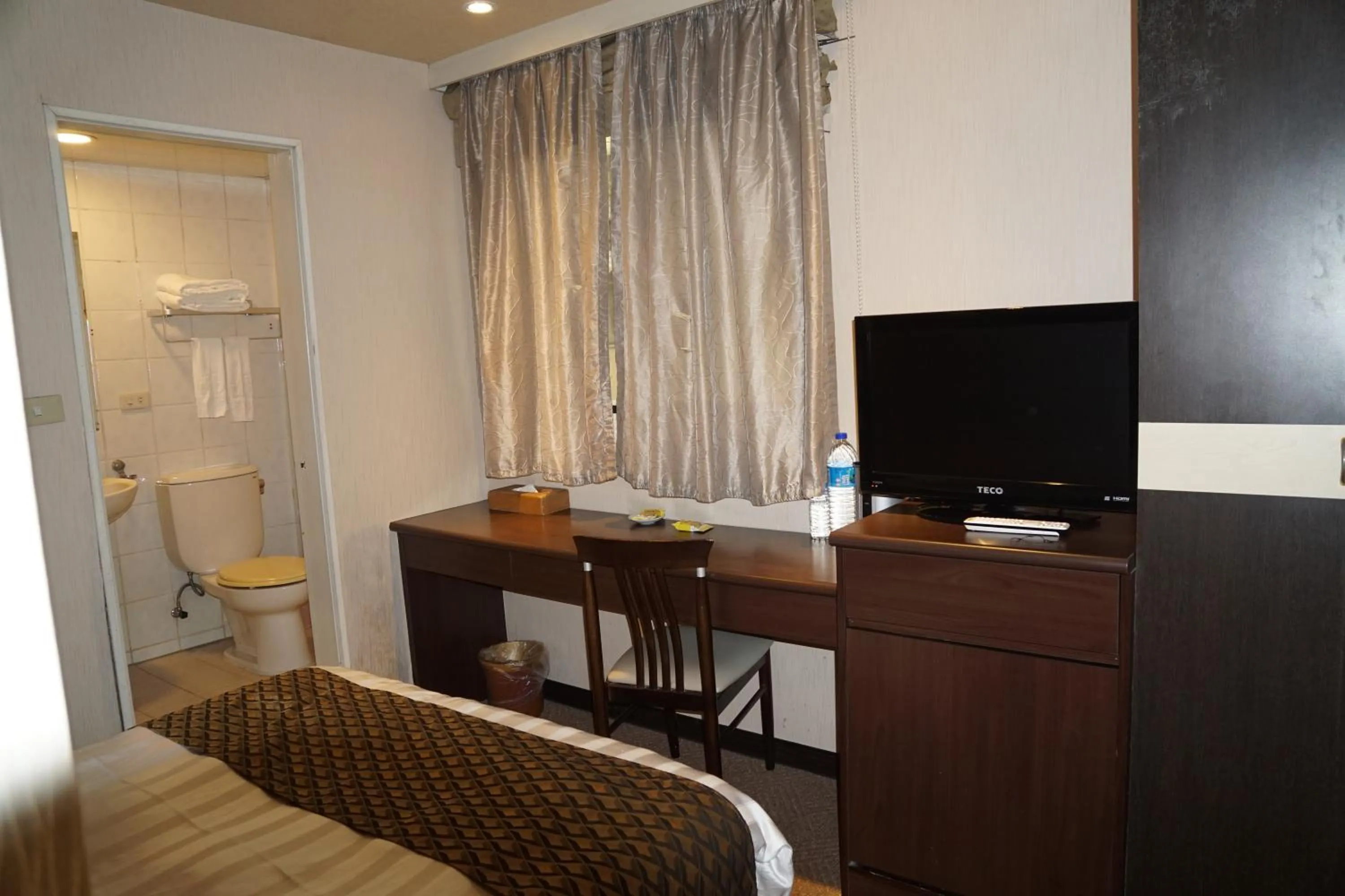 Bedroom in Dahshin Hotel