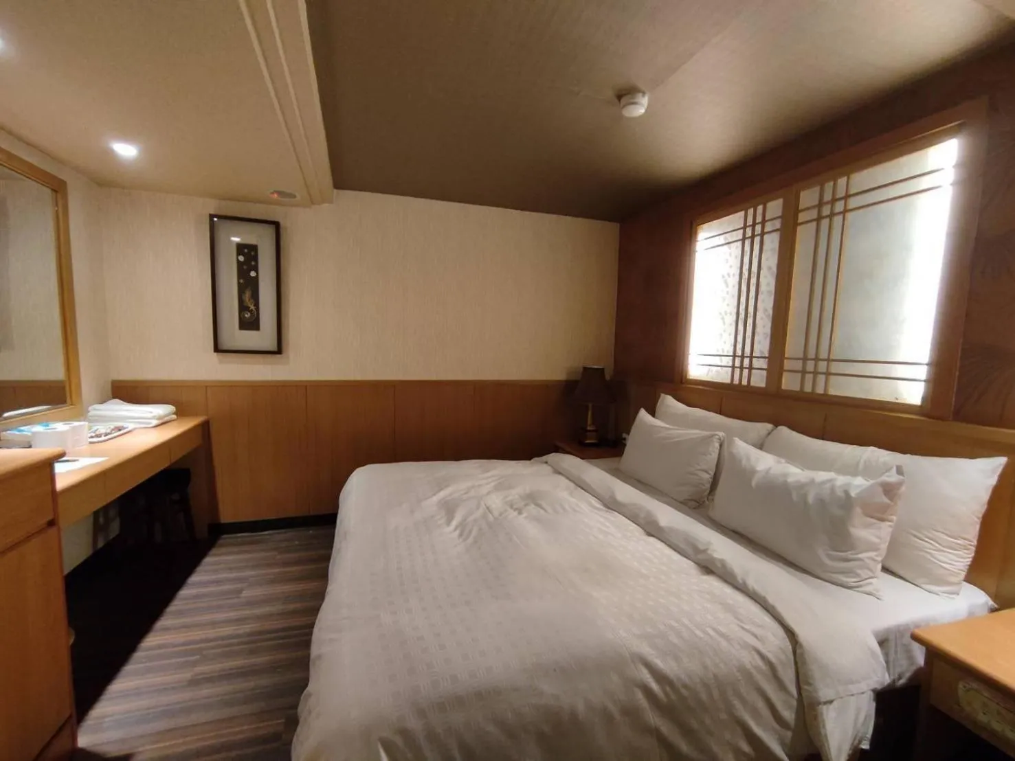 Bed in Dahshin Hotel