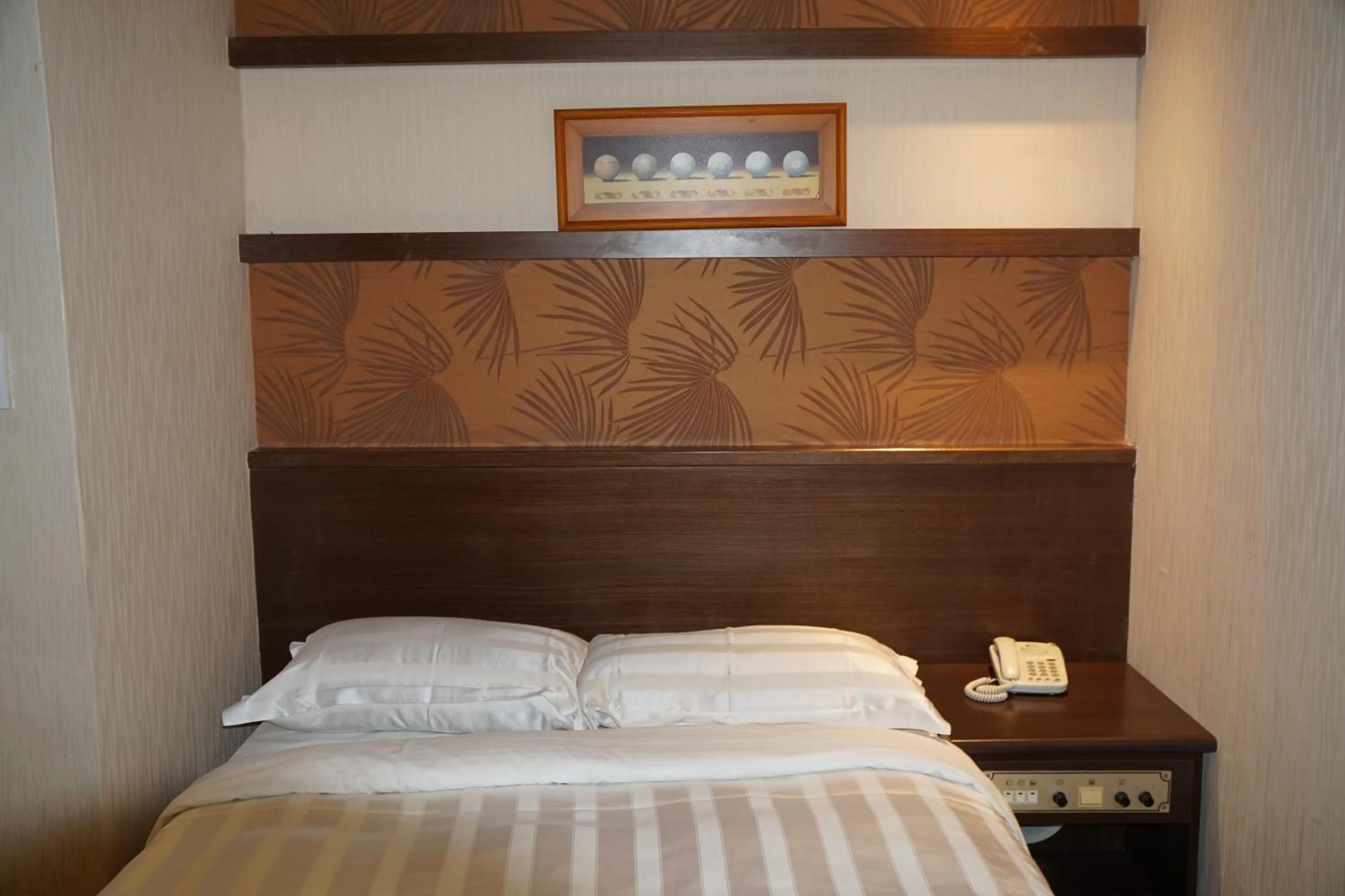 bunk bed, Bed in Dahshin Hotel