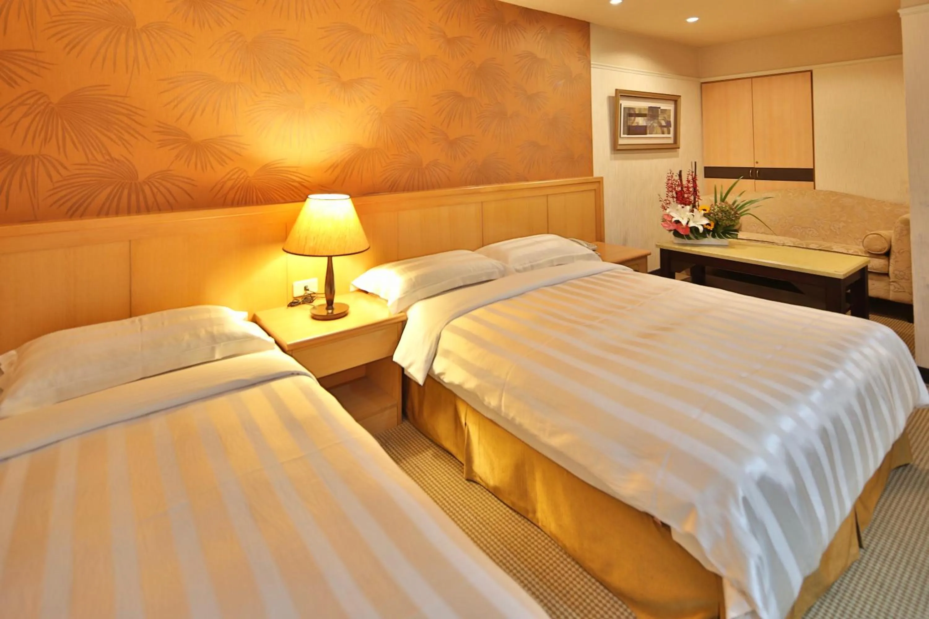 bunk bed, Bed in Dahshin Hotel