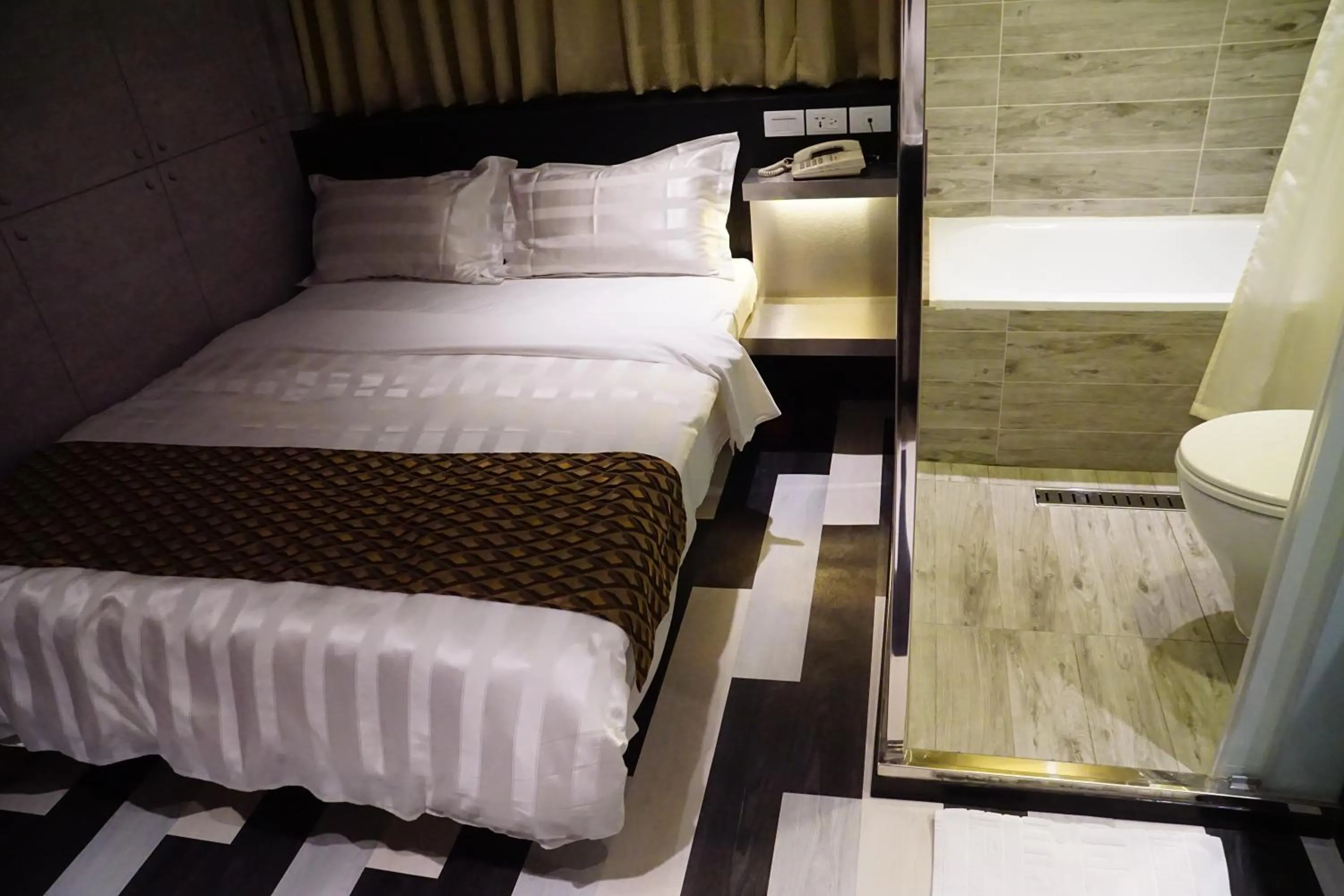 Bed in Dahshin Hotel