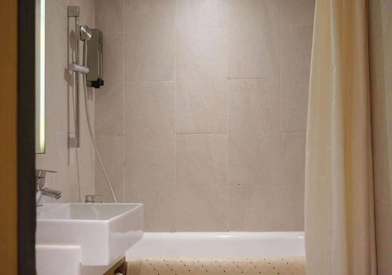 Royal Inn Taipei Nanxi - MRT Zhongshan Station