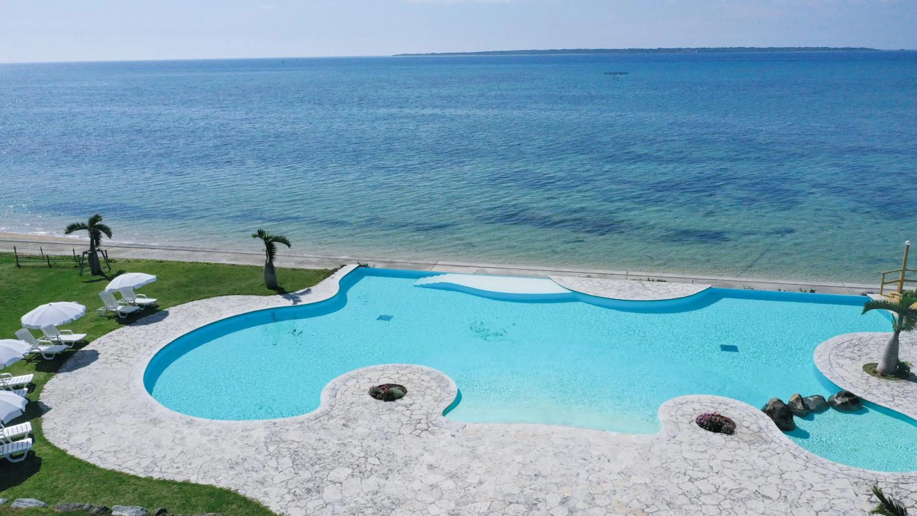 Swimming pool in Beach Hotel Sunshine Ishigakijima
