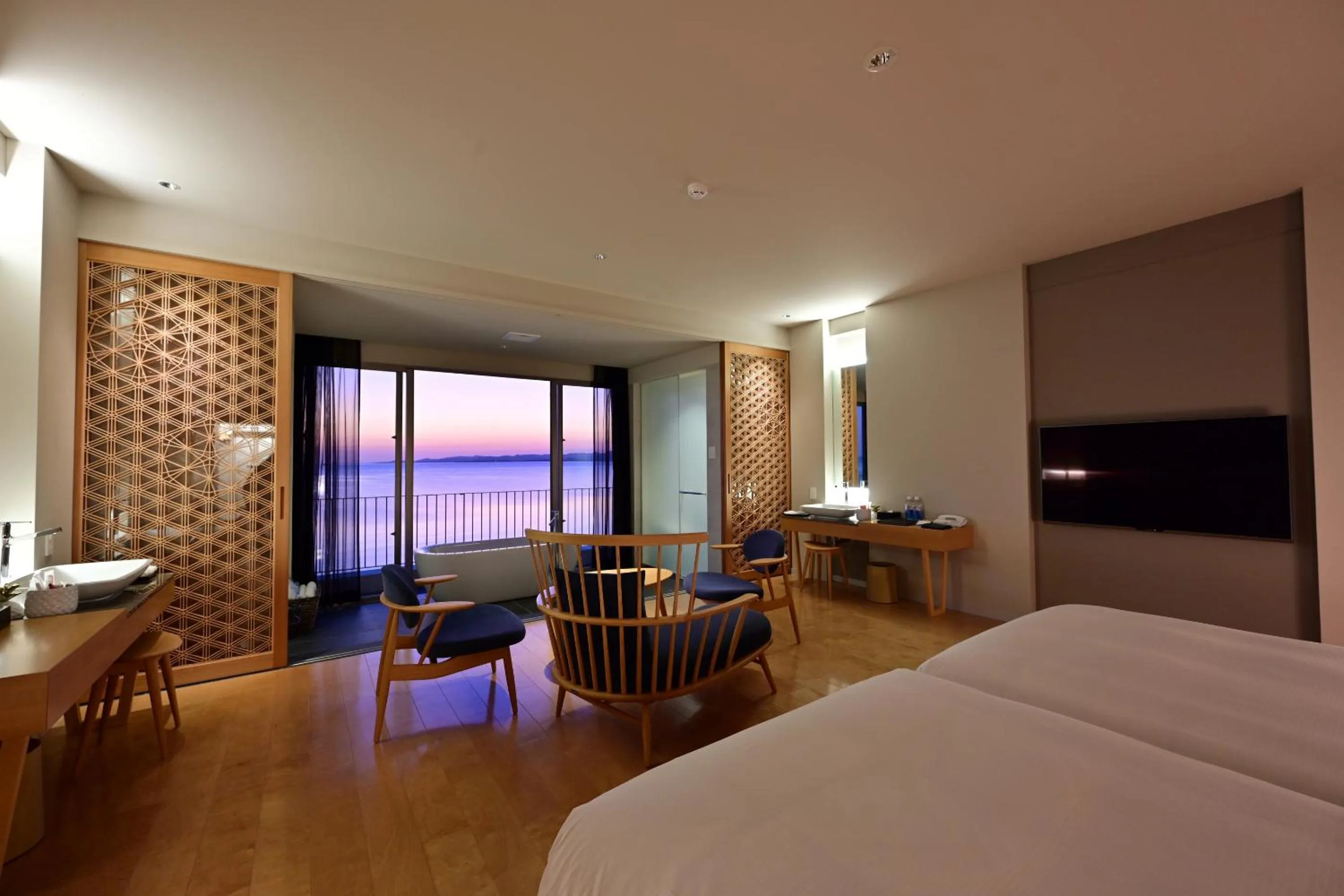 Bathroom, Bed in Beach Hotel Sunshine Ishigakijima