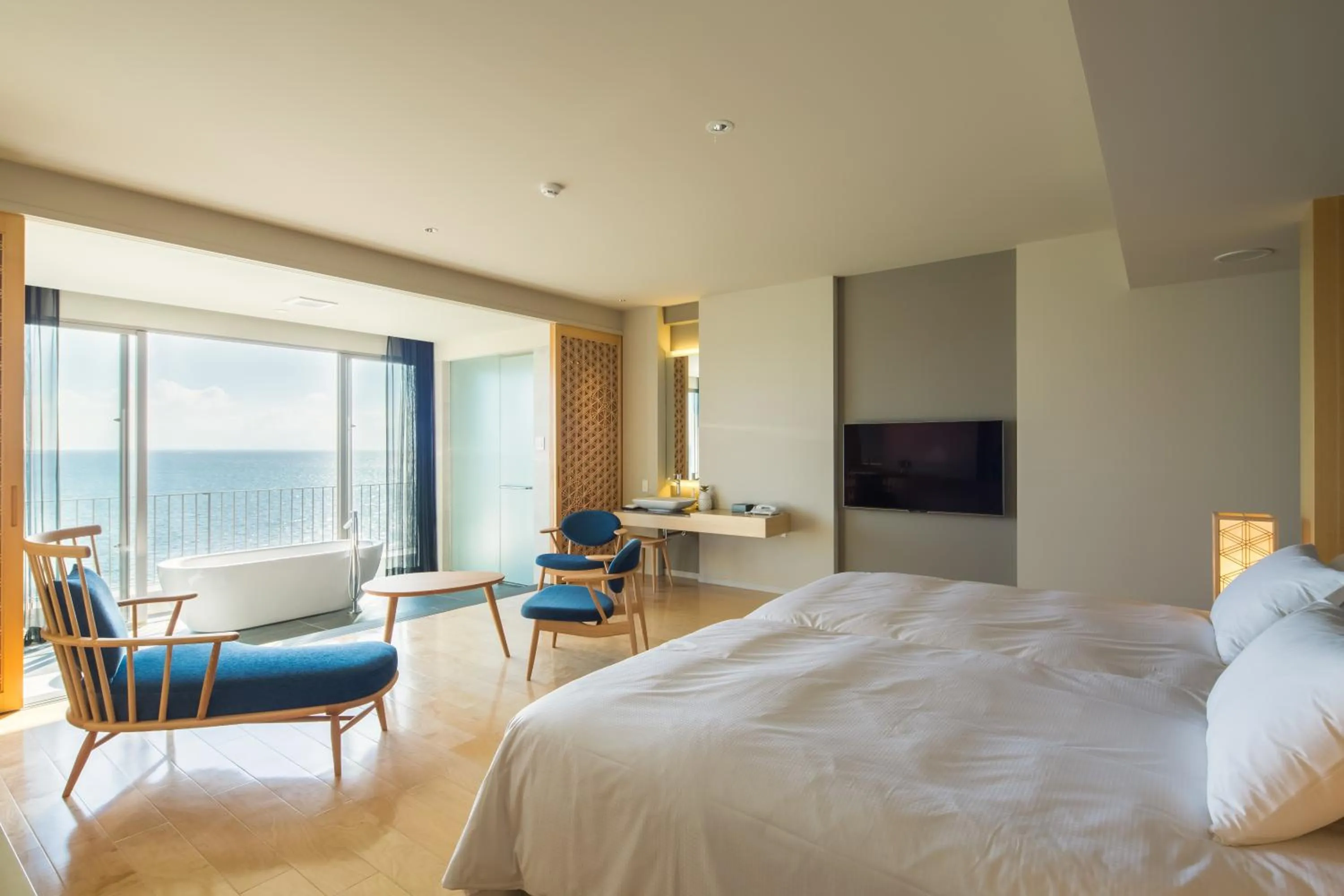 Bathroom, Bed in Beach Hotel Sunshine Ishigakijima