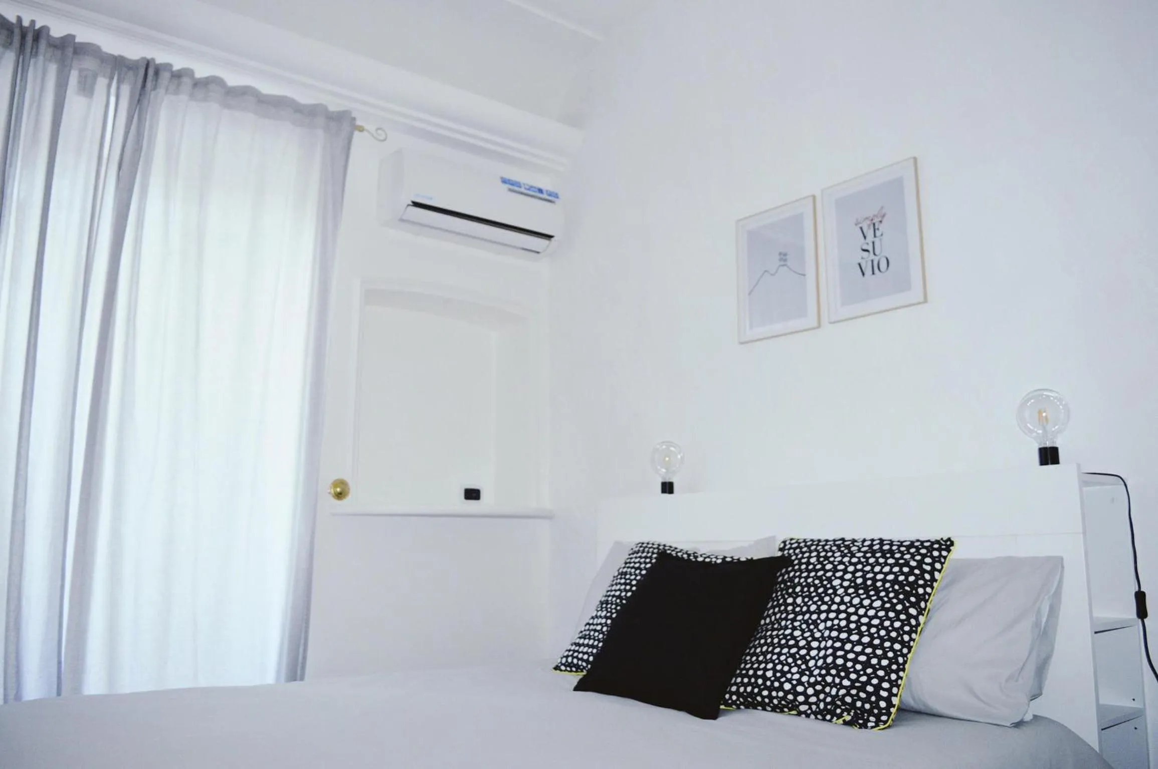 Bed in Civico Vesuvio B&B