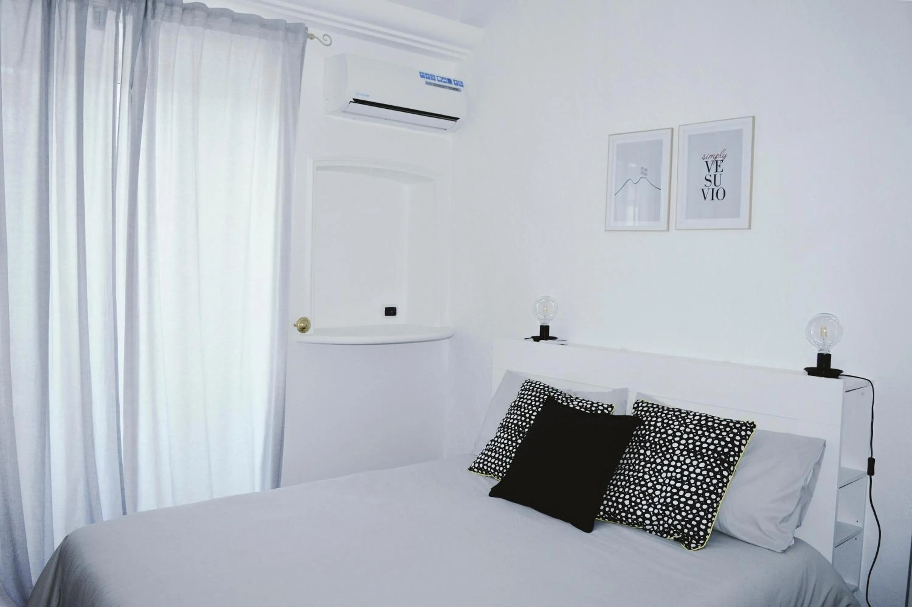 Bed in Civico Vesuvio B&B