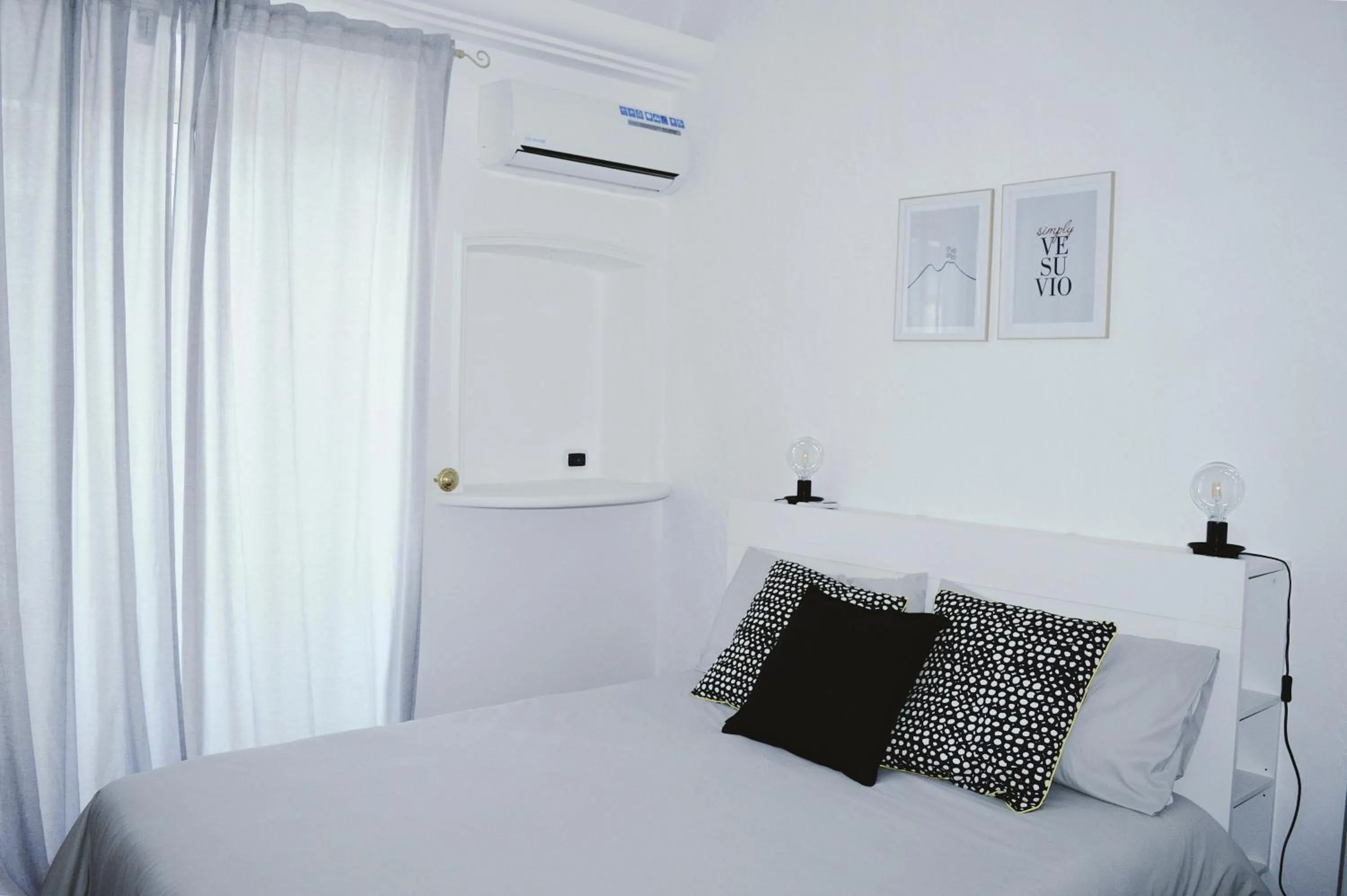 Bed in Civico Vesuvio B&B