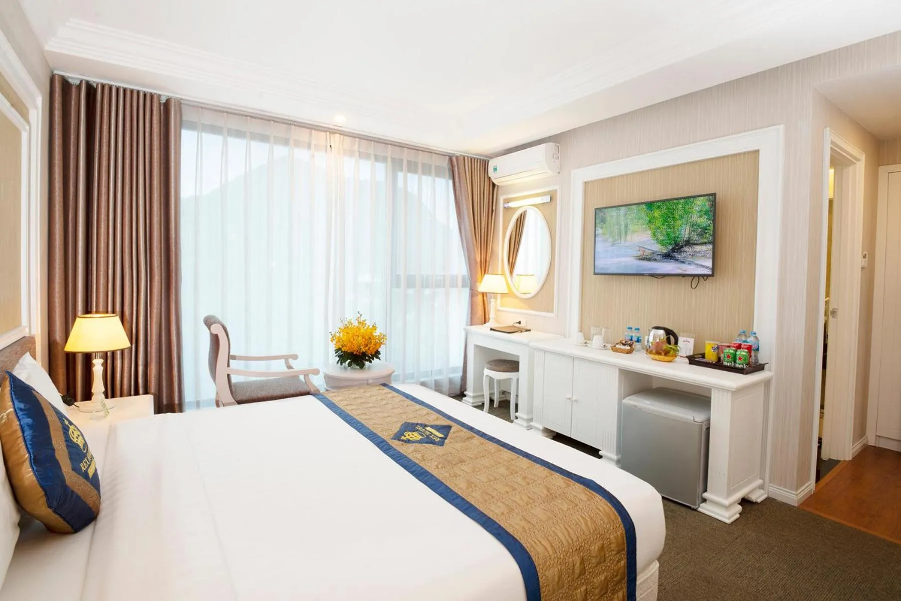 Photo of the whole room, Bed in Rex Hotel Vung Tau