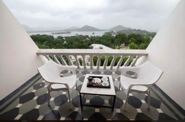 Lake view in Hotel Hilltop Palace