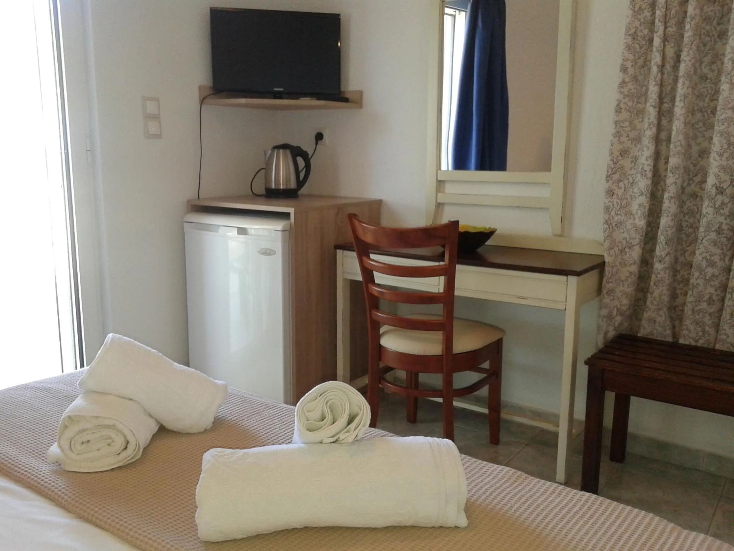 Coffee/tea facilities, Bed in Hotel Petras Beach