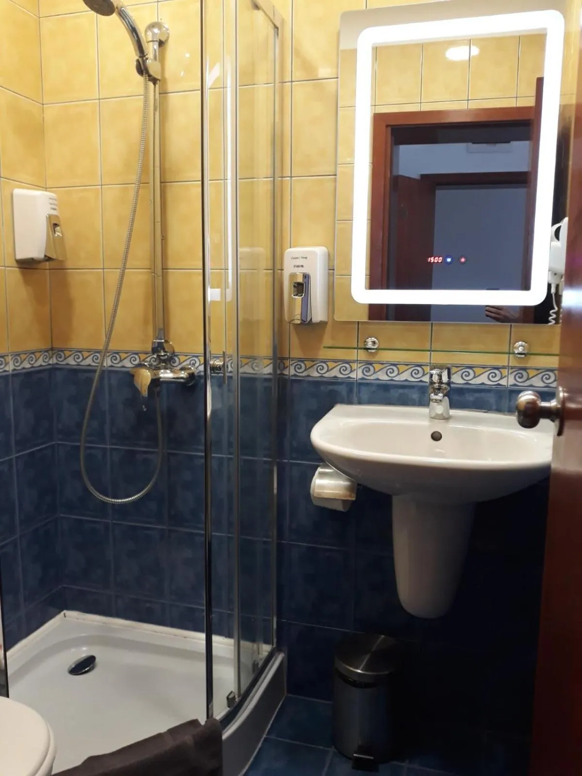 Bathroom in Three Dolphins Hotel with a Rooftop terracе