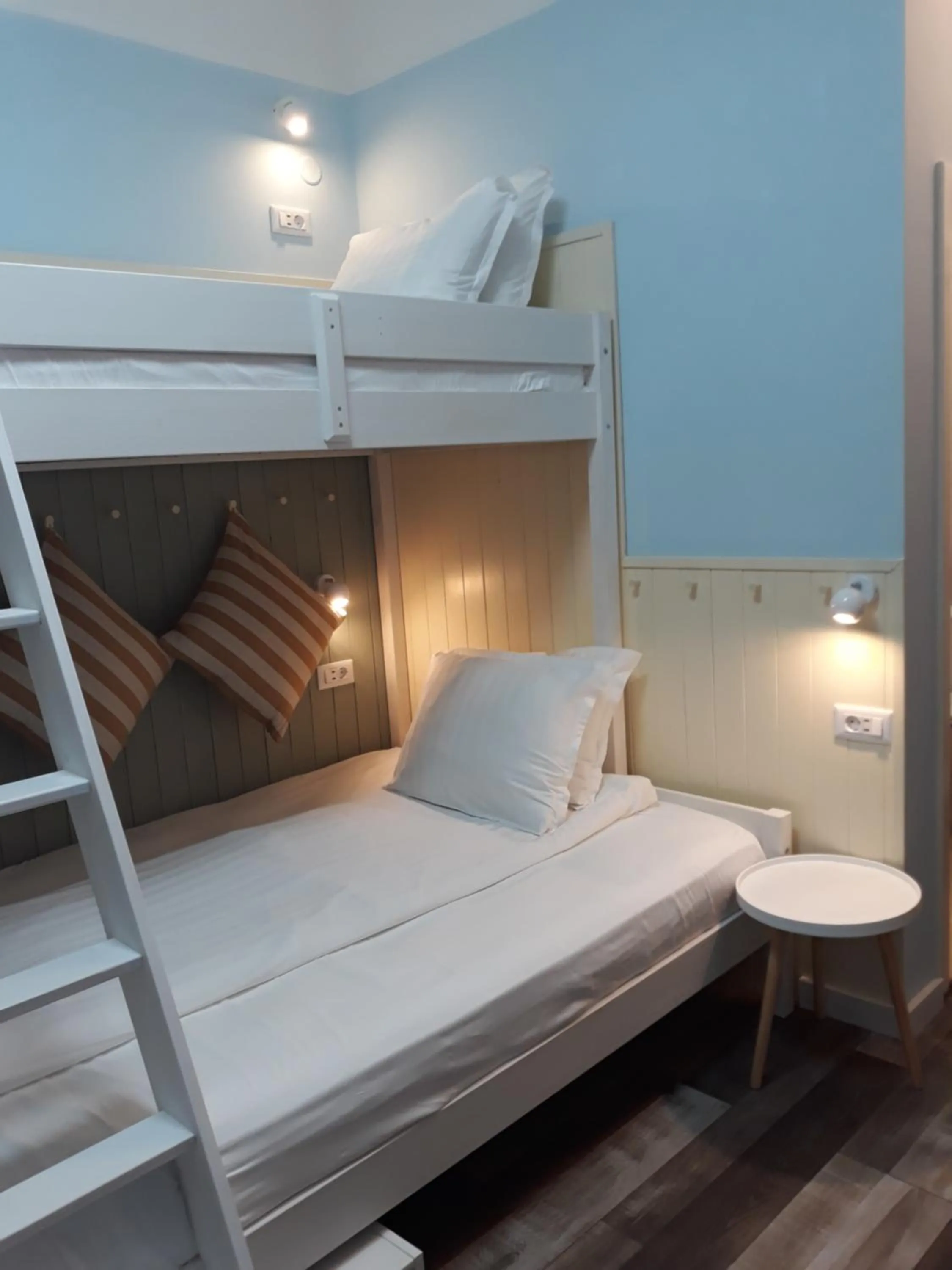 bunk bed, Bed in Three Dolphins Hotel with a Rooftop terracе