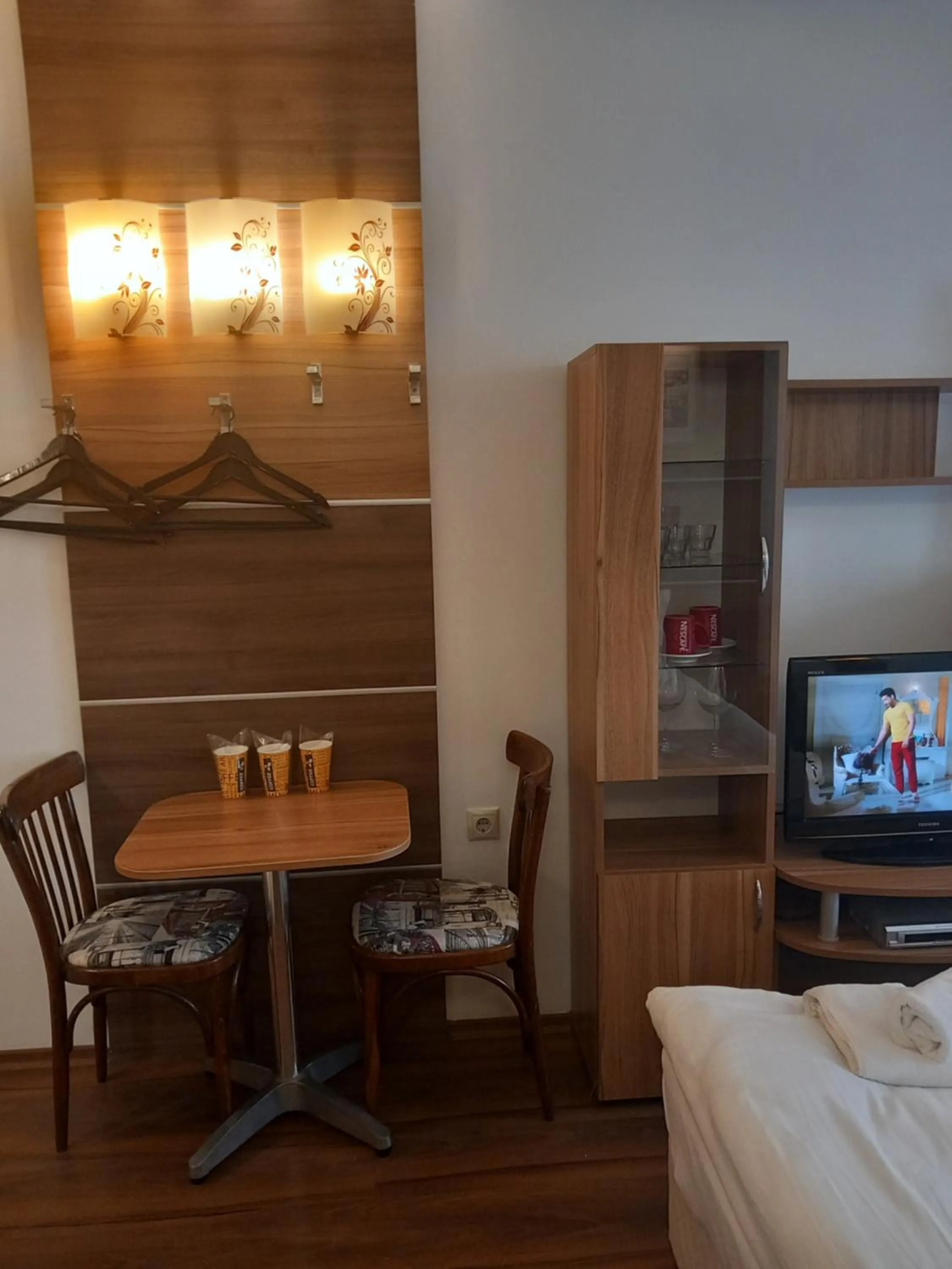 Communal lounge/ TV room, Bed in Three Dolphins Hotel with a Rooftop terracе