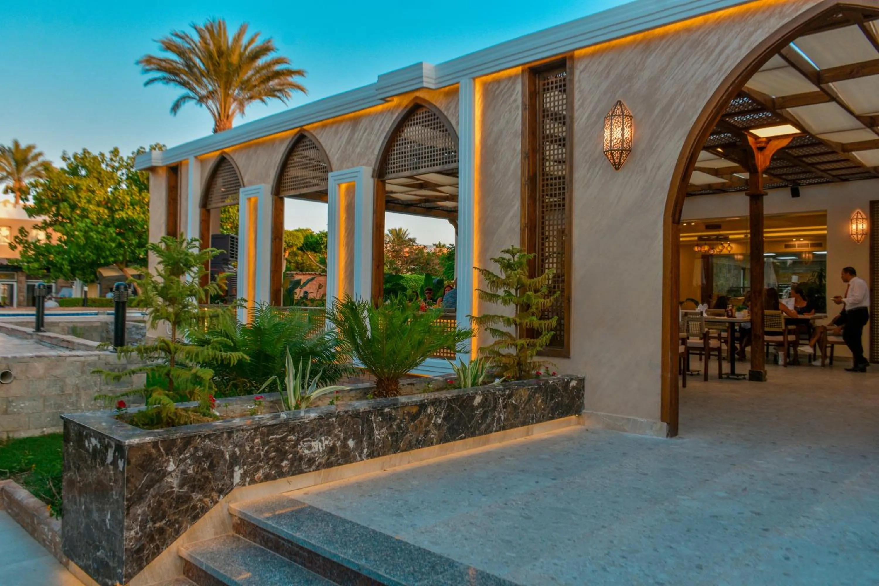 Restaurant/places to eat in Golden Beach Resort