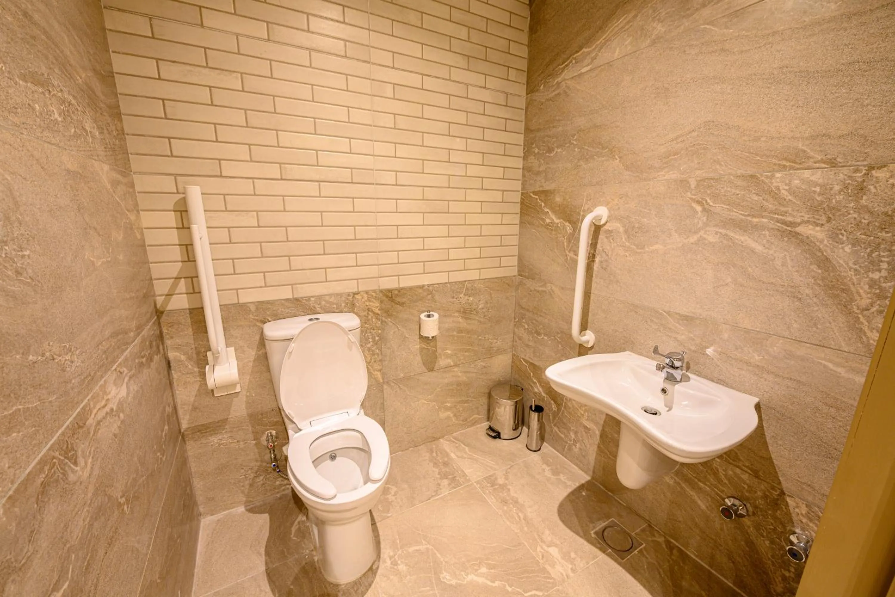 Toilet in Golden Beach Resort