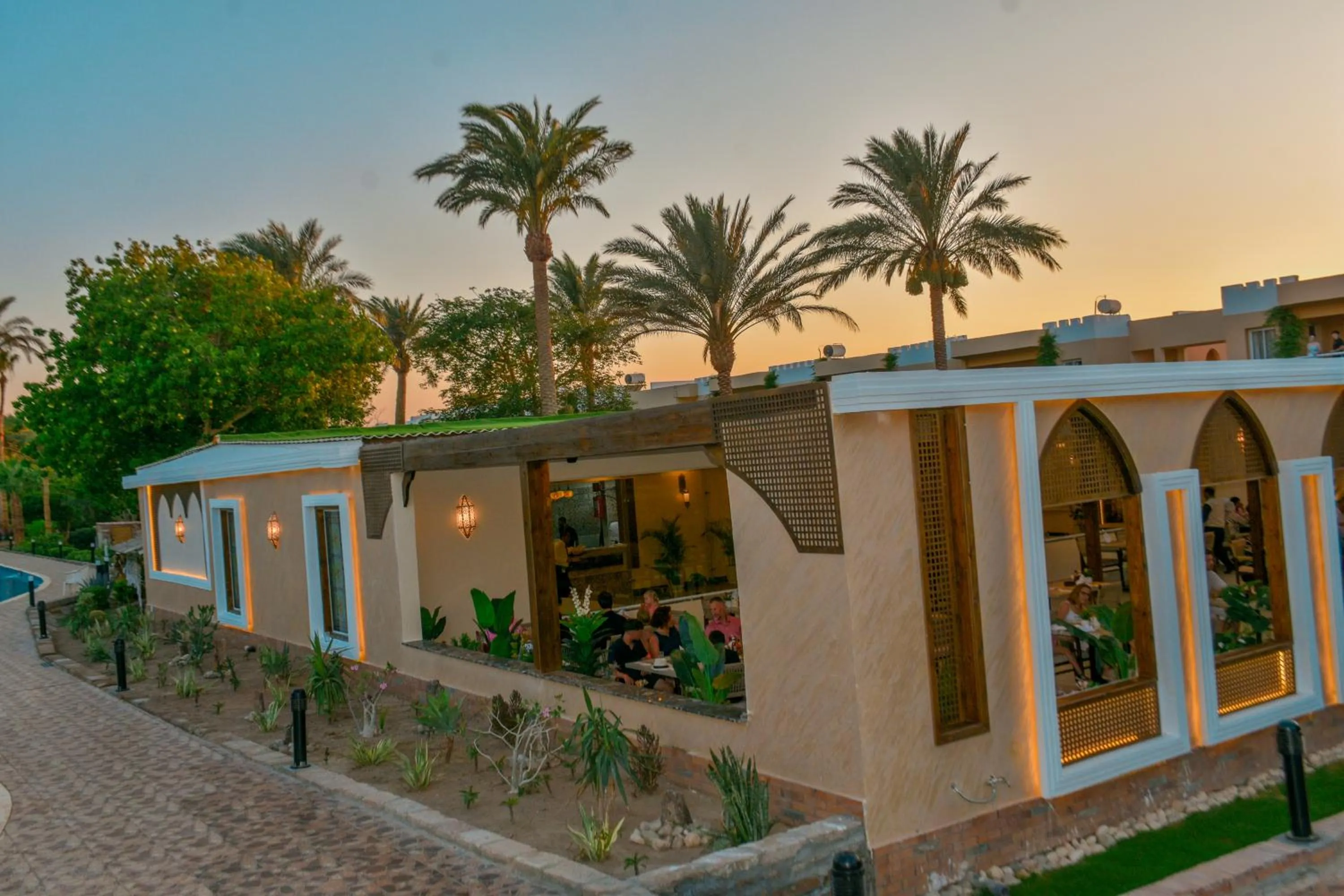 Restaurant/places to eat in Golden Beach Resort