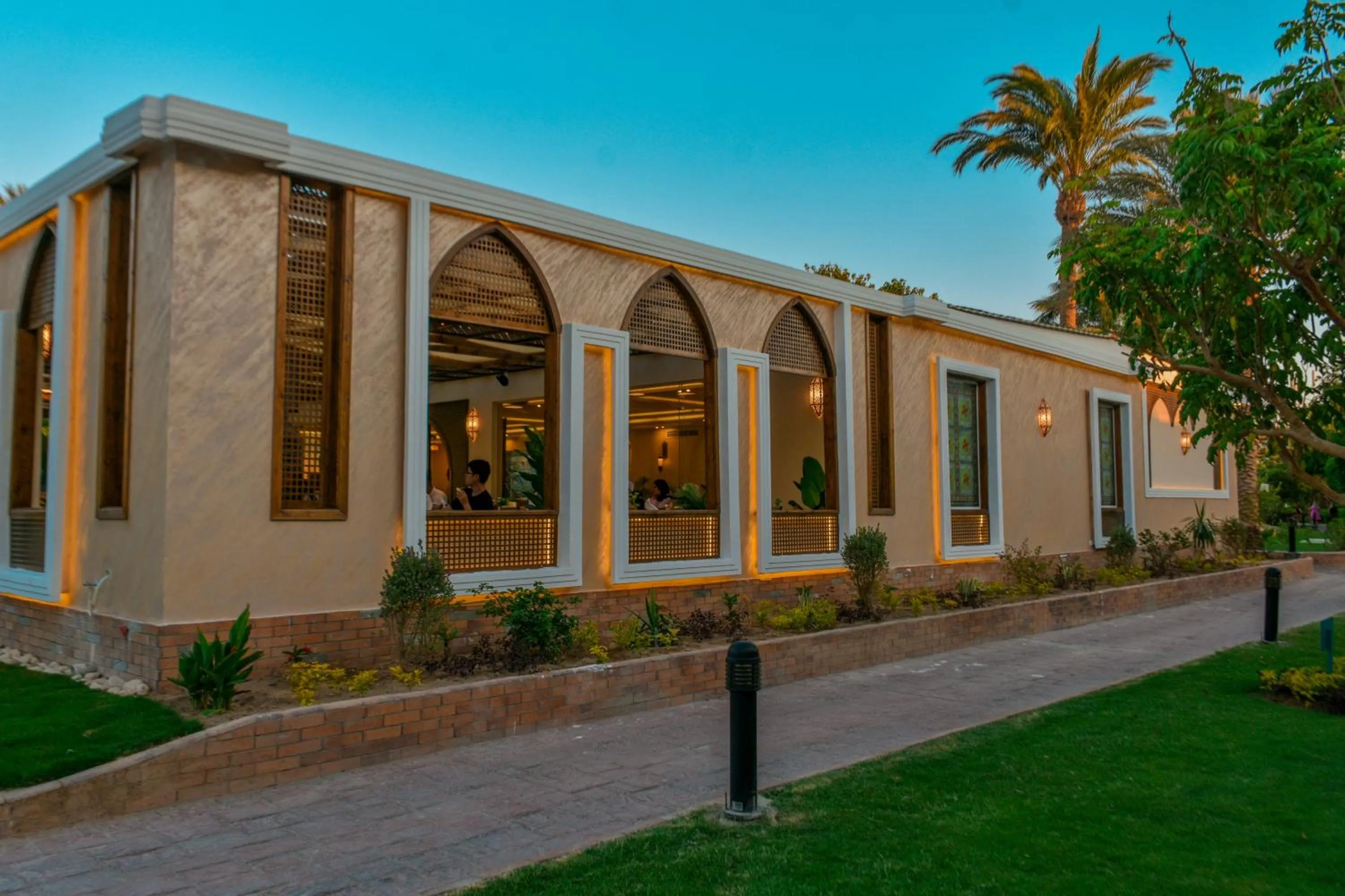 Restaurant/places to eat in Golden Beach Resort