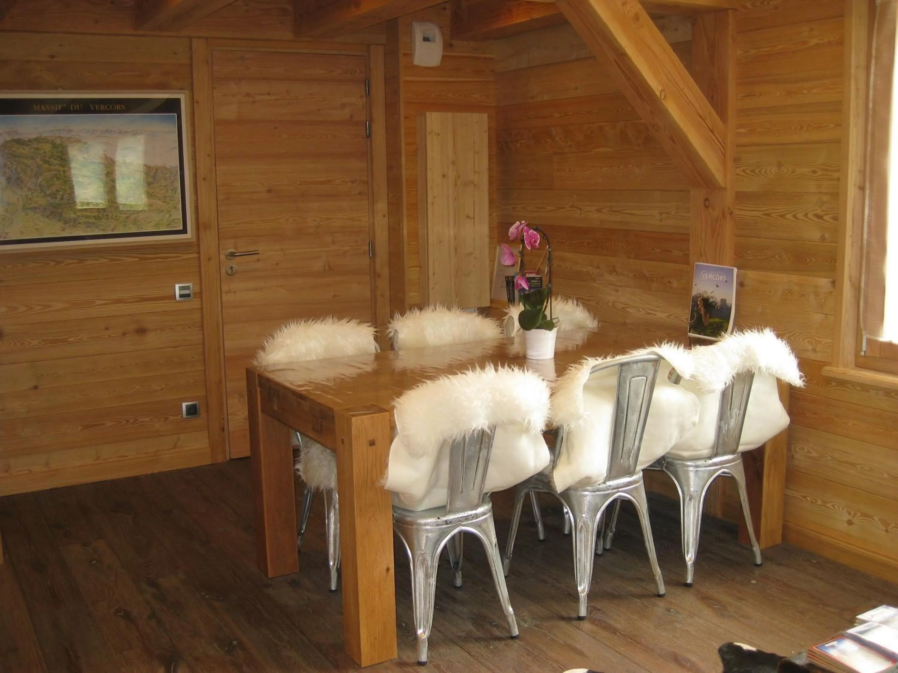 Dining area in Chambres d'hôtes La Vercouline