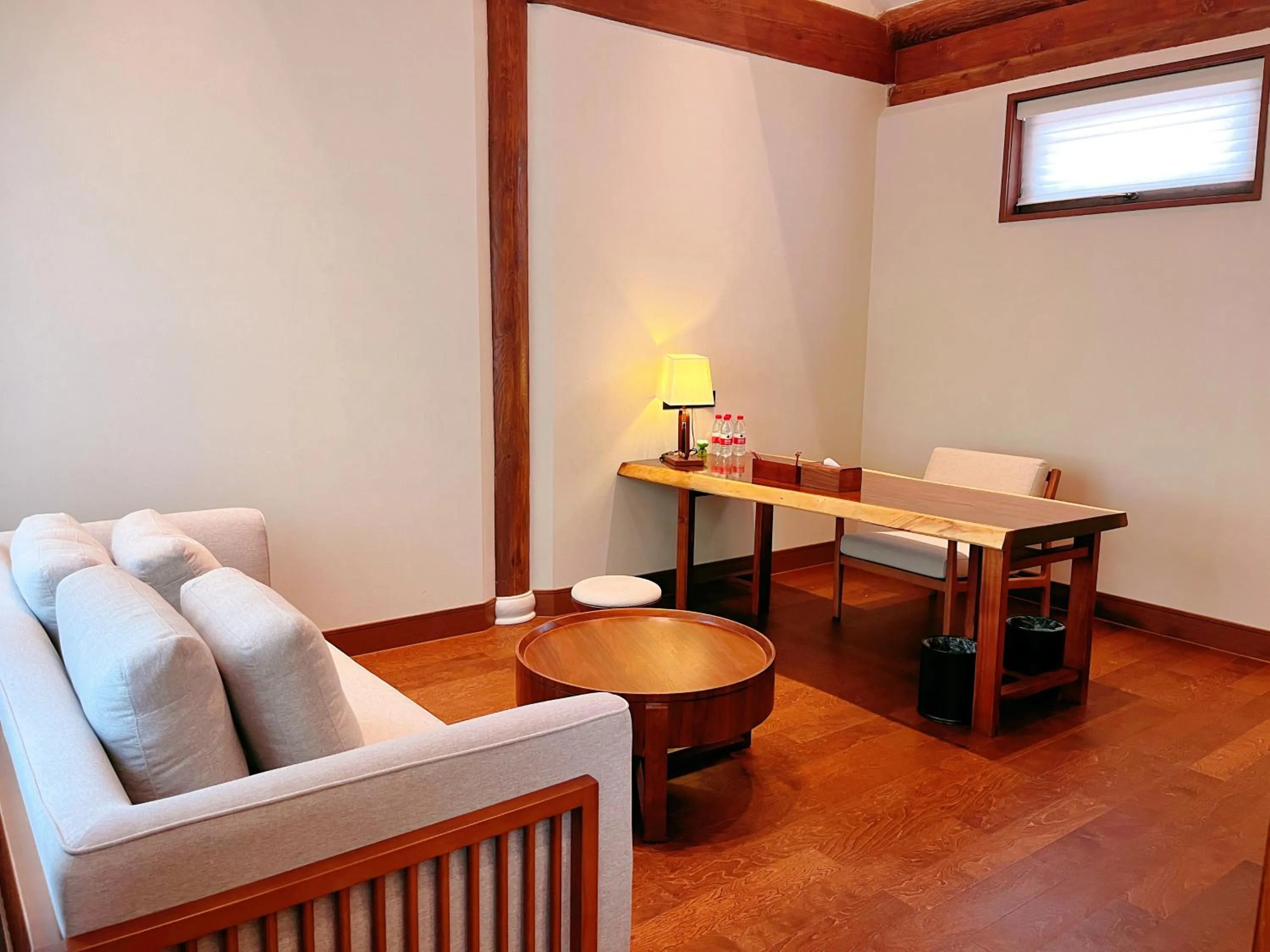 Living room in Jingshan Garden Hotel