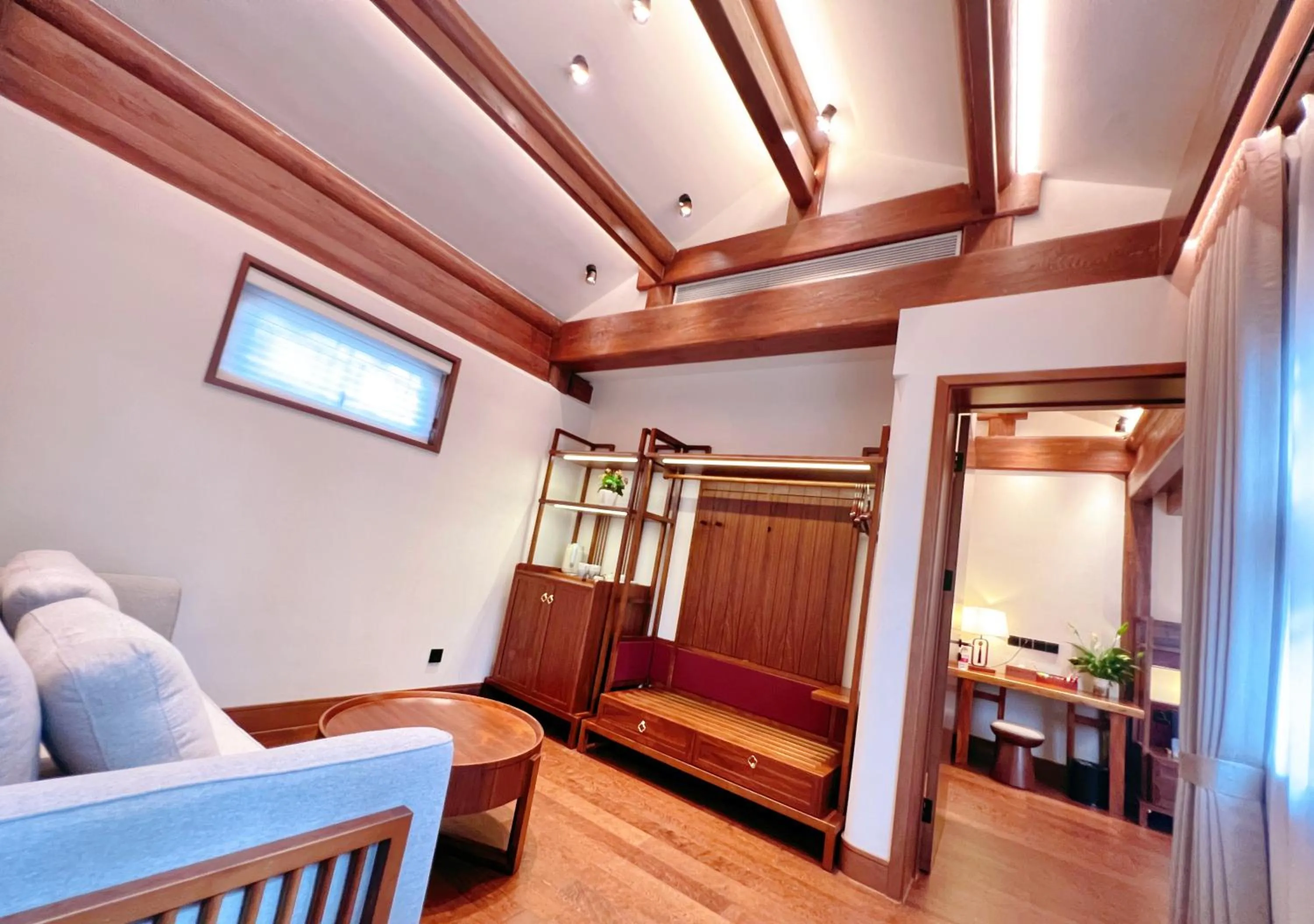 Living room, Bed in Jingshan Garden Hotel