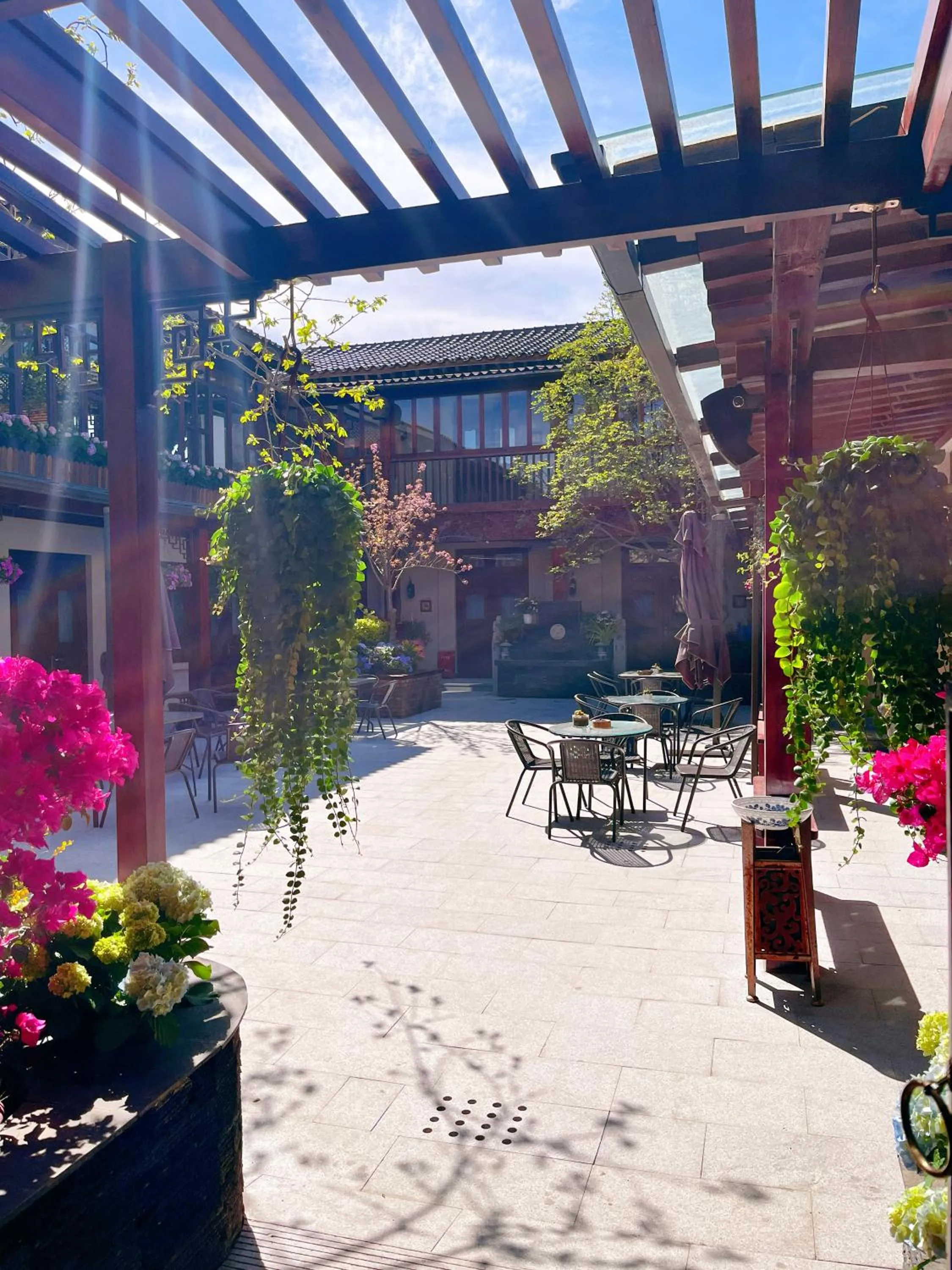 Property building in Jingshan Garden Hotel