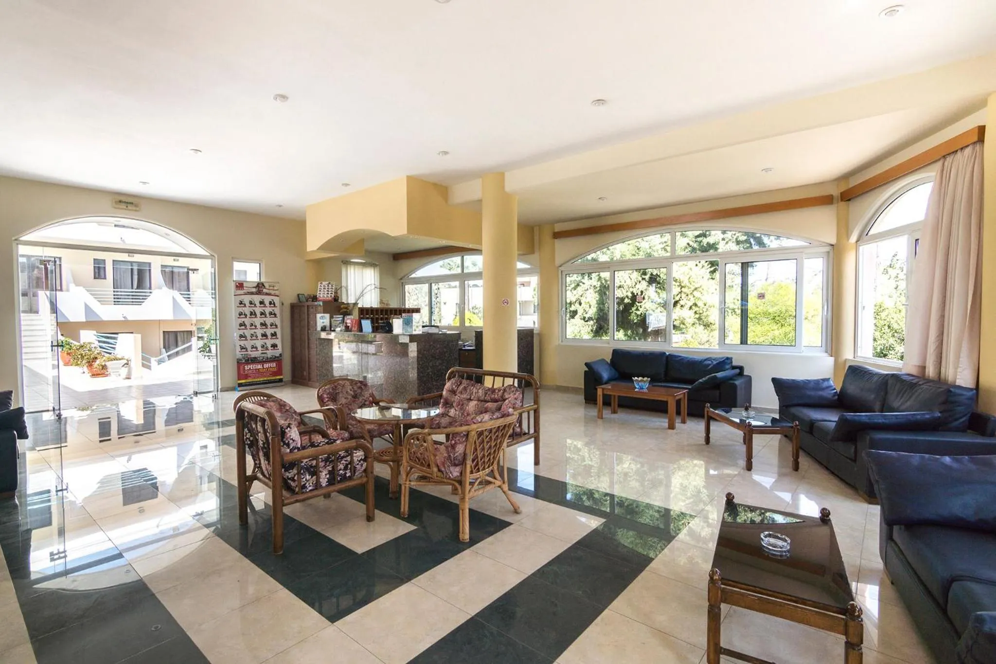 Lobby or reception in Tivoli Hotel