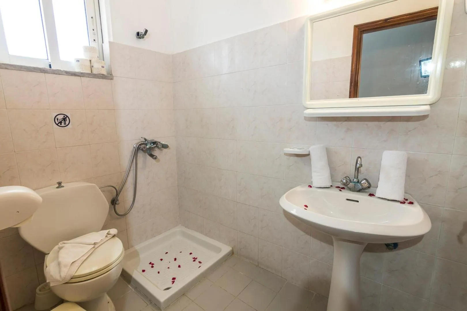 Bathroom in Tivoli Hotel