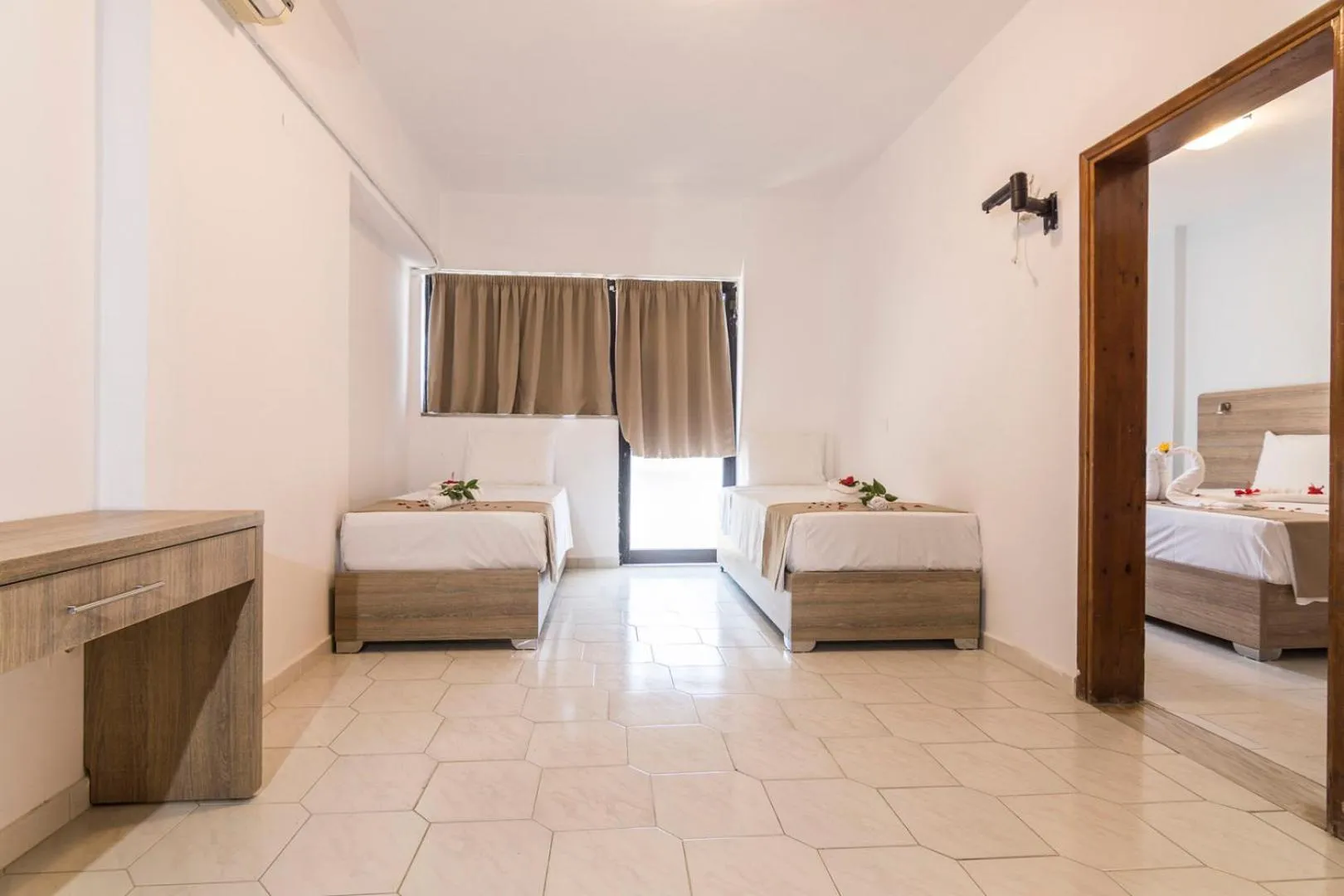 Photo of the whole room in Tivoli Hotel