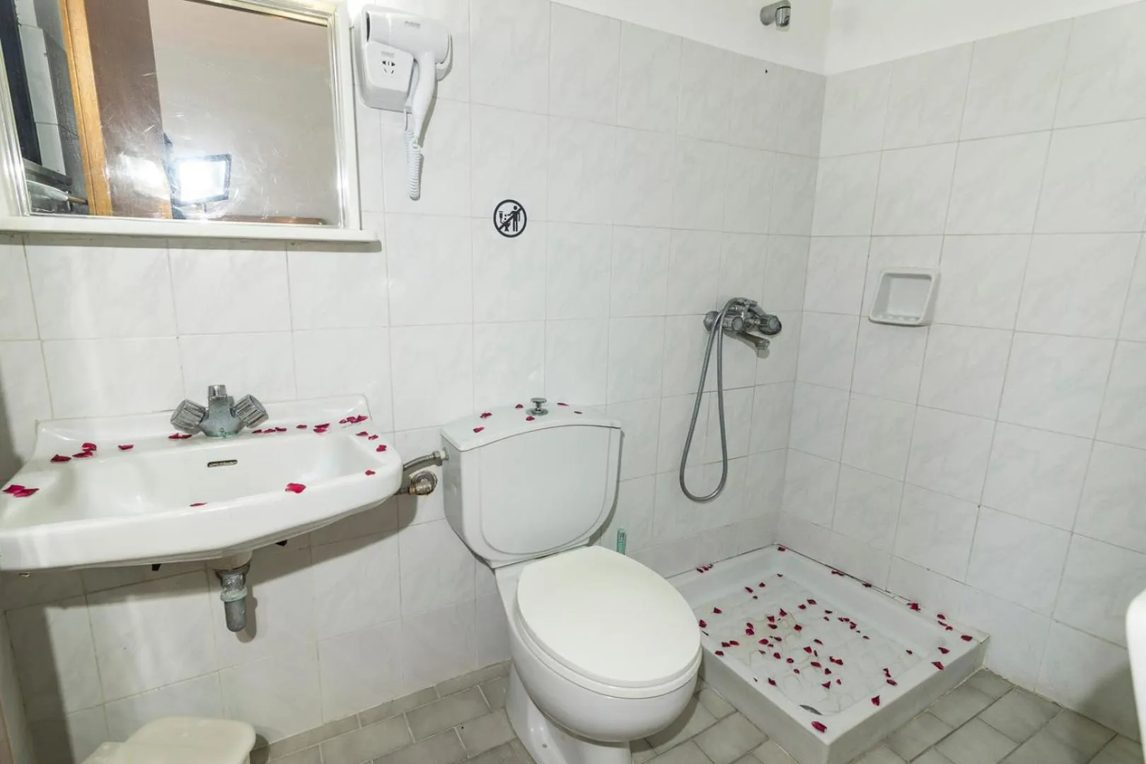 Bathroom in Tivoli Hotel