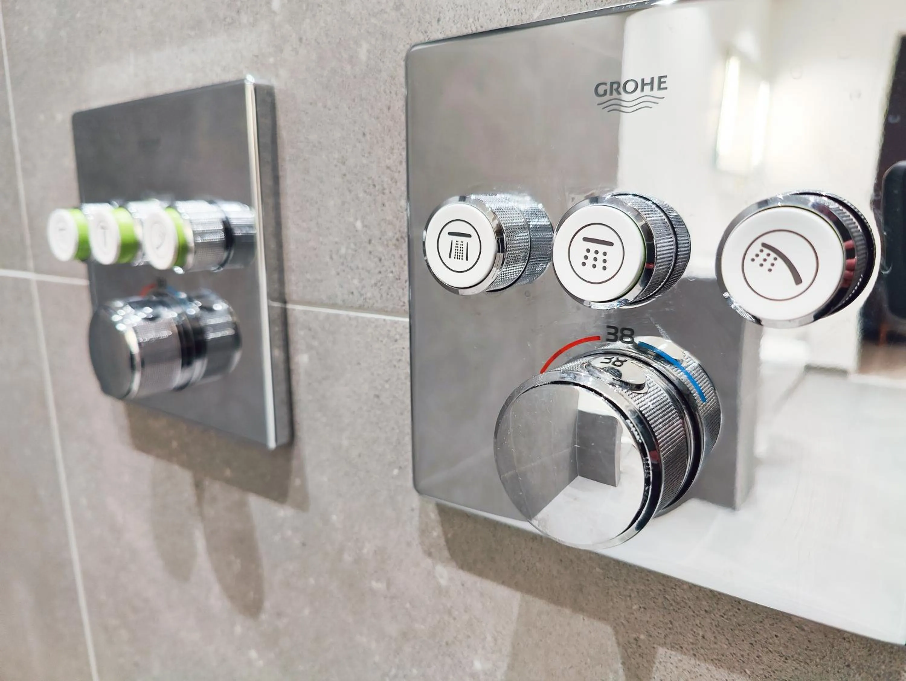 Shower in Rønnes Hotel